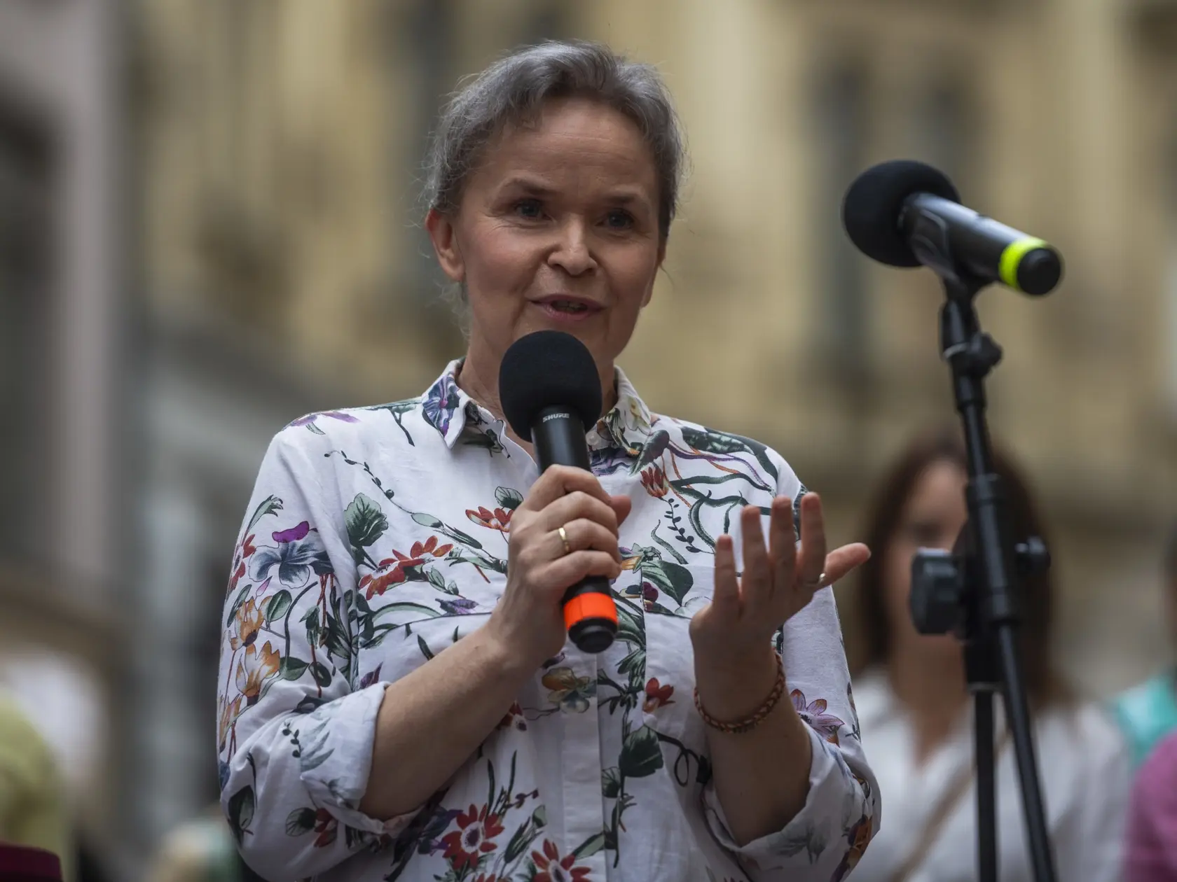 Na snímke herečka Petra Kolevská-Vančíková počas slávnostného odhalenia dlaždice Jurajovi Jakubiskovi na Filmovom chodníku slávy v Bratislave 22. septembra 2023. FOTO TASR - Jaroslav Novák