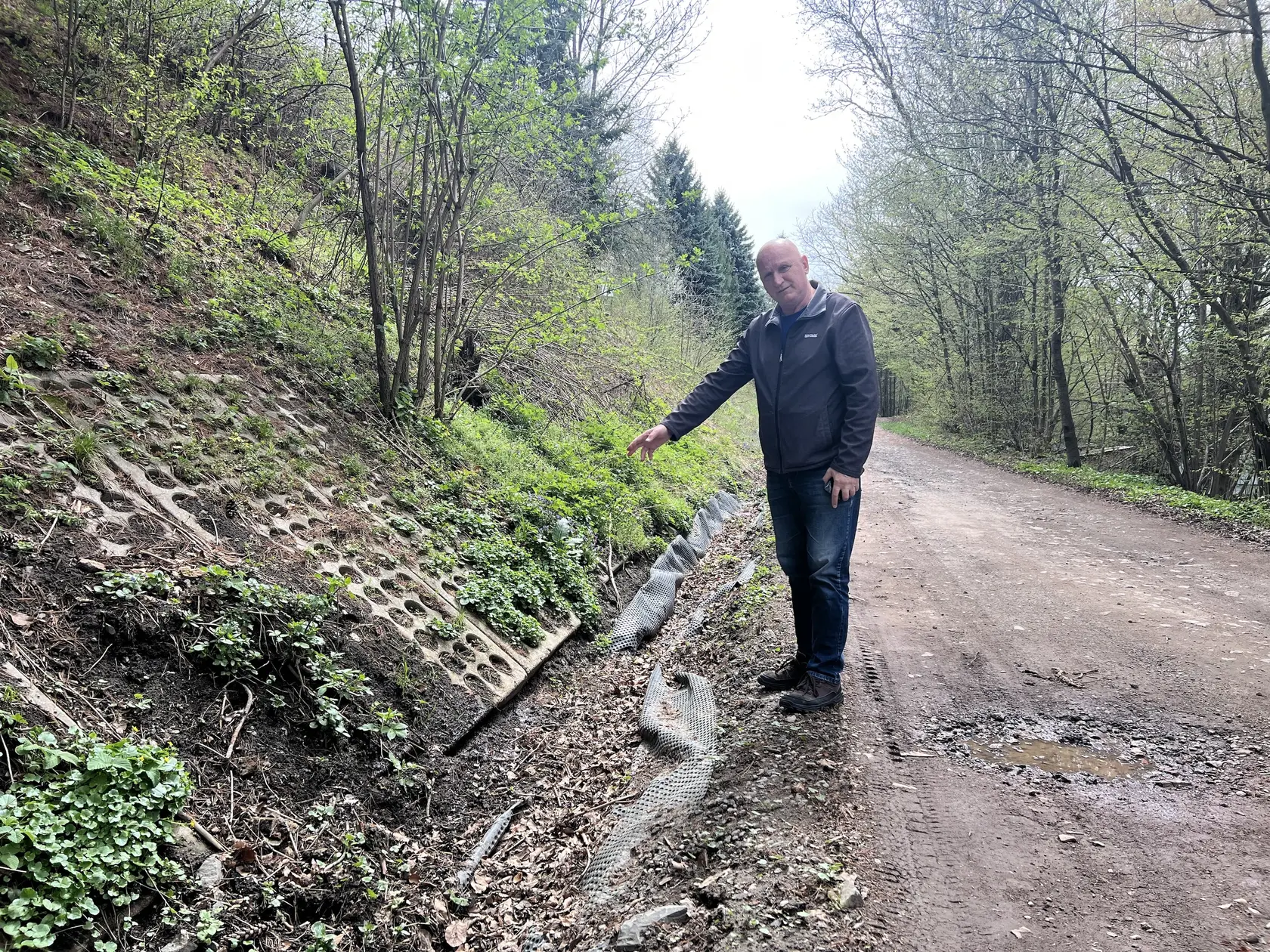 Za obzvlášť problémové označil zariadenie pre seniorov Vitalita, ktoré podľa jeho slov už minimálne desať rokov nedokáže zabezpečiť kvalitné a bezpečné zachytávanie splaškov. 