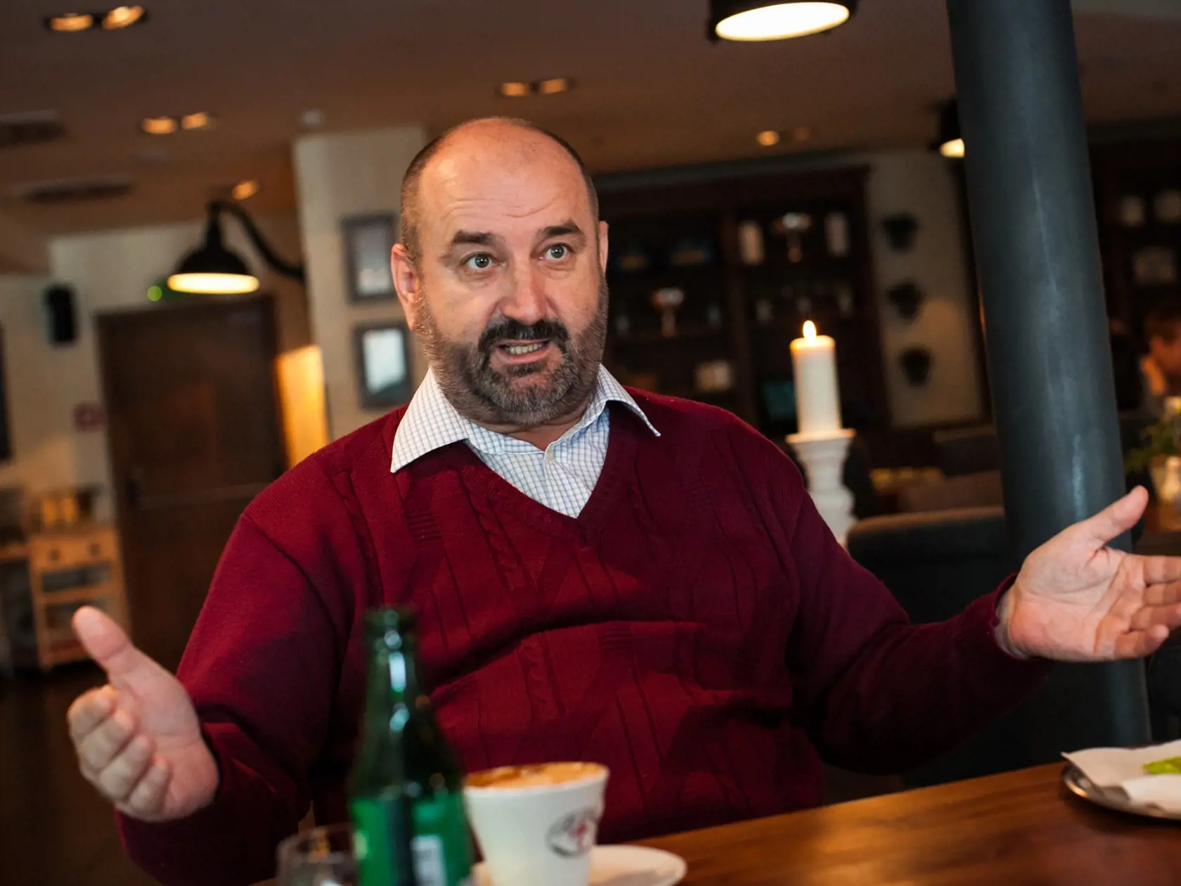 Peter Švec, známy bezpečnostný analytik a slovenský pilot, zomrel na ochorenie Covid-19.
