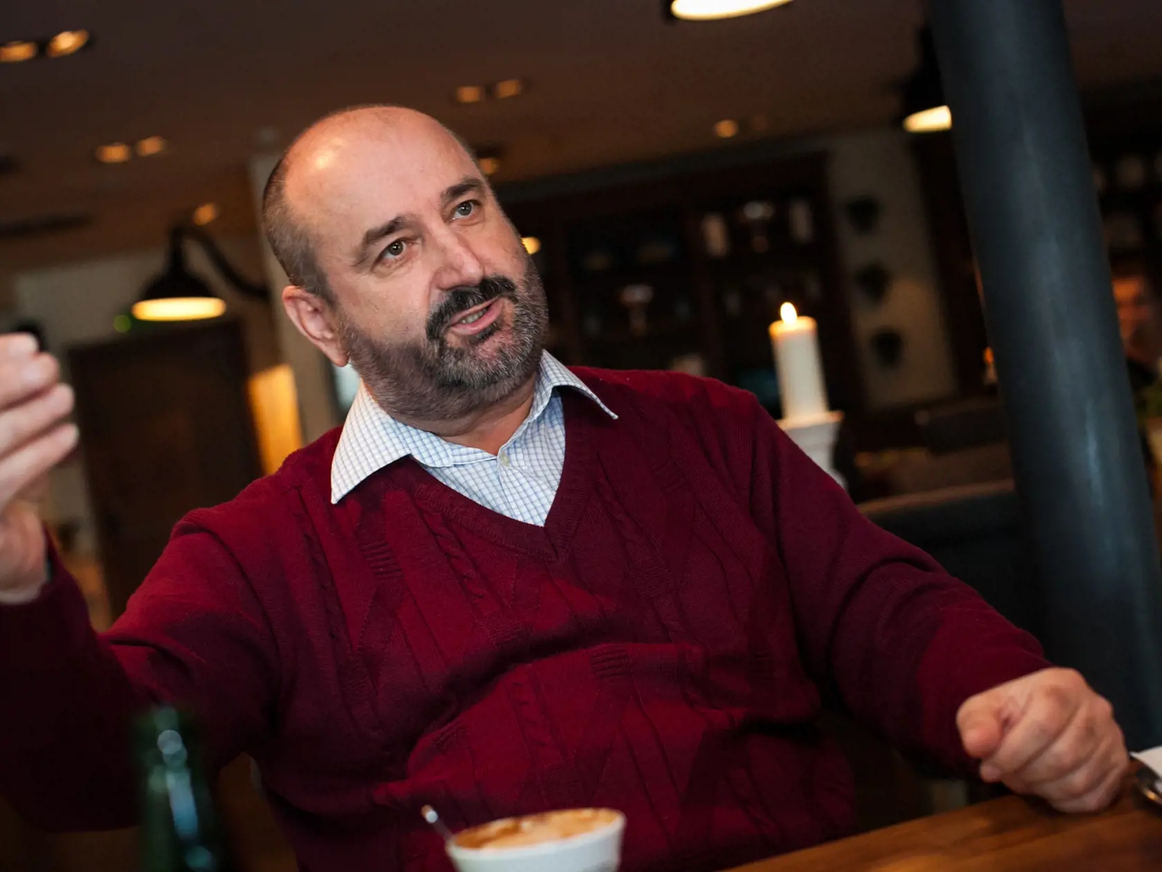 Peter Švec, známy bezpečnostný analytik a slovenský pilot, zomrel na ochorenie Covid-19.