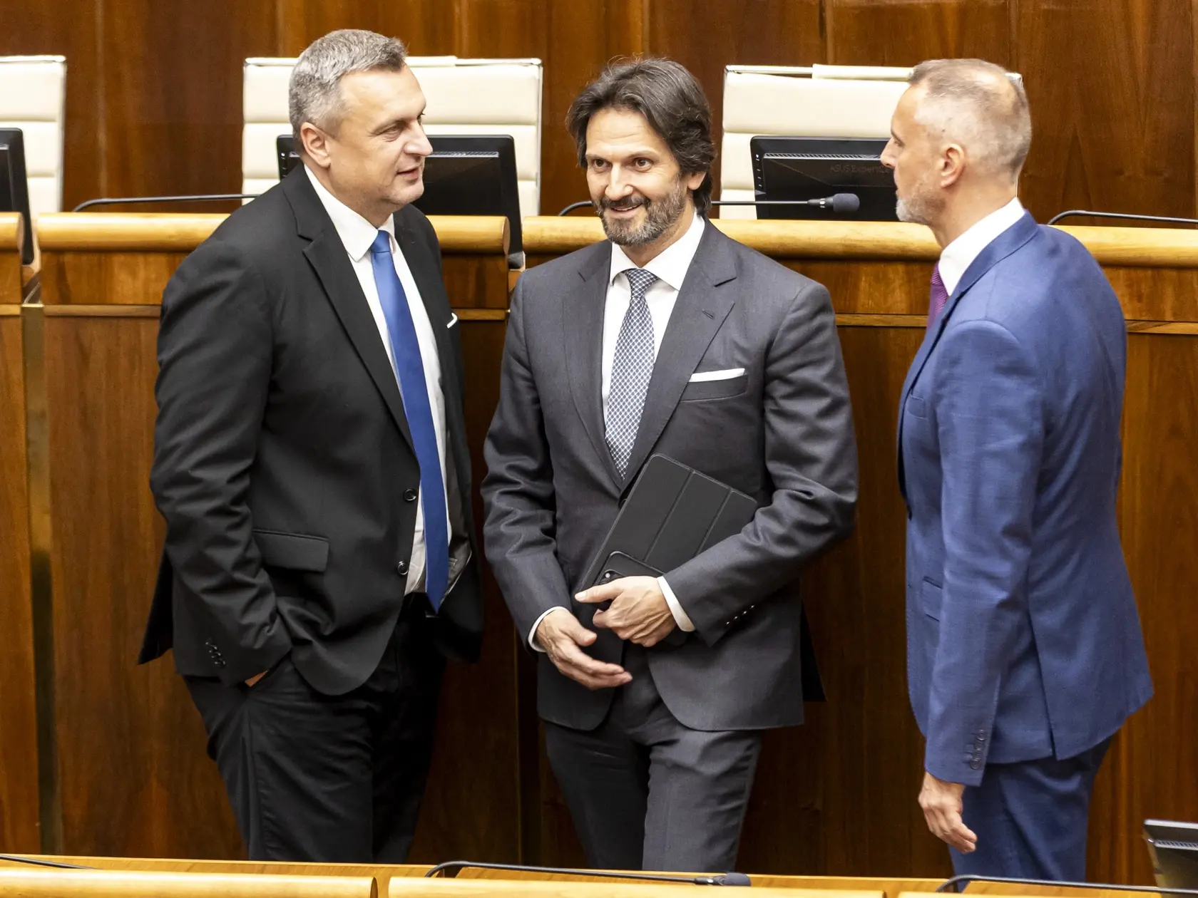 Tajná voľba Richarda Rašiho (Hlas) za predsedu NR SR. Na snímke je Richard Raši, Andrej Danko a Robert Kaliňák. 
 