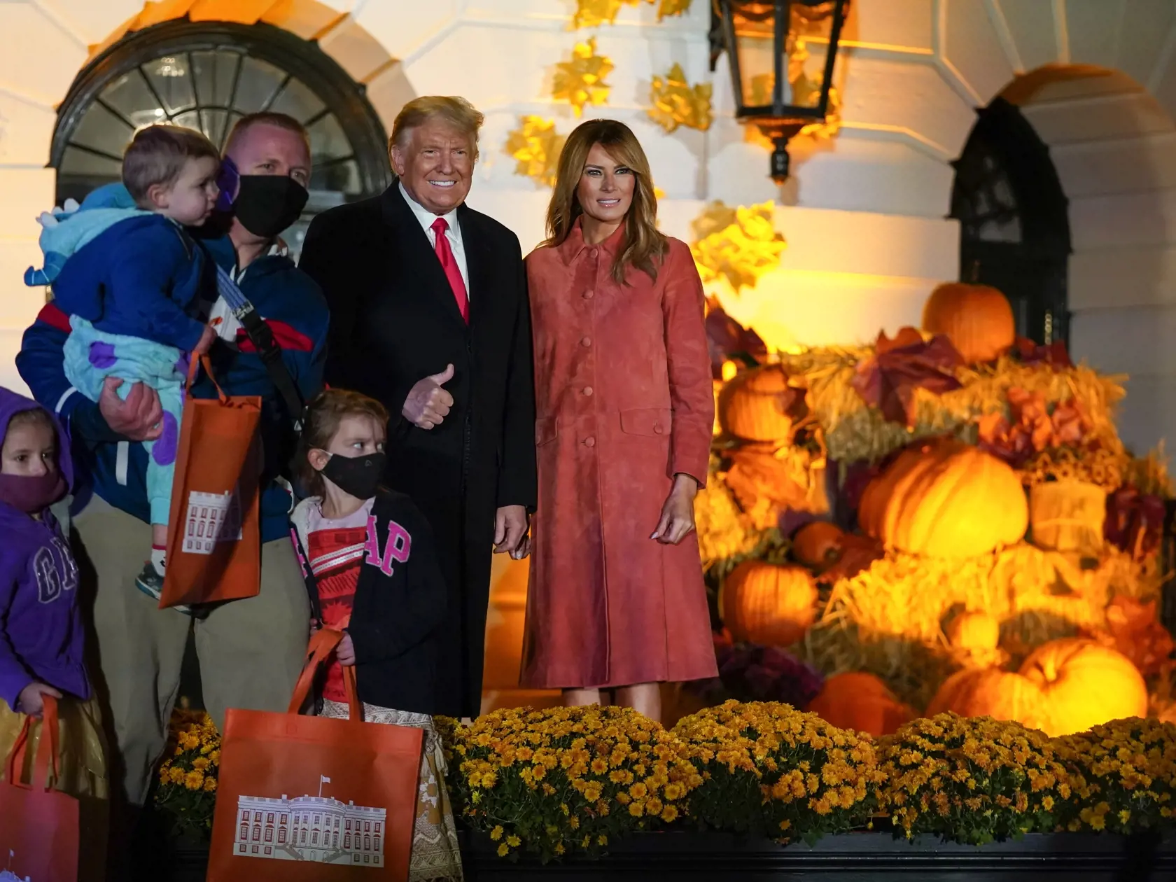 Ako prvá dáma vykonávala Melania Trump ako-tak svoju funkciu, no v prezidentskej kampani ju vídať  nebolo.
