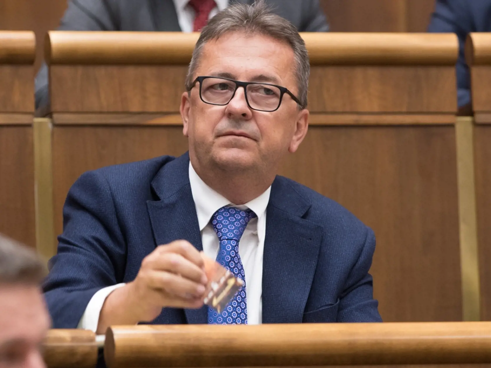 48. Schôdza NR SR, počas ktorej sa opozícia pokúšala o odvolanie Petra Pellegriniho z postu predsedu vlády. Na snímke je Martin Glváč.