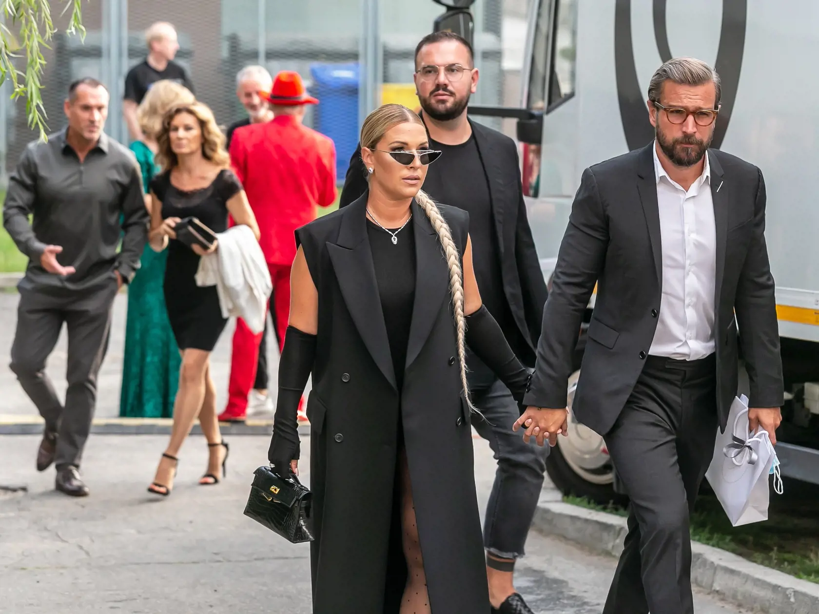 Na snímke je Domonika Cibulkoá a jej manžel Michal Navara ako prichádzjú na priamy prenos Miss Slovensko 2021.