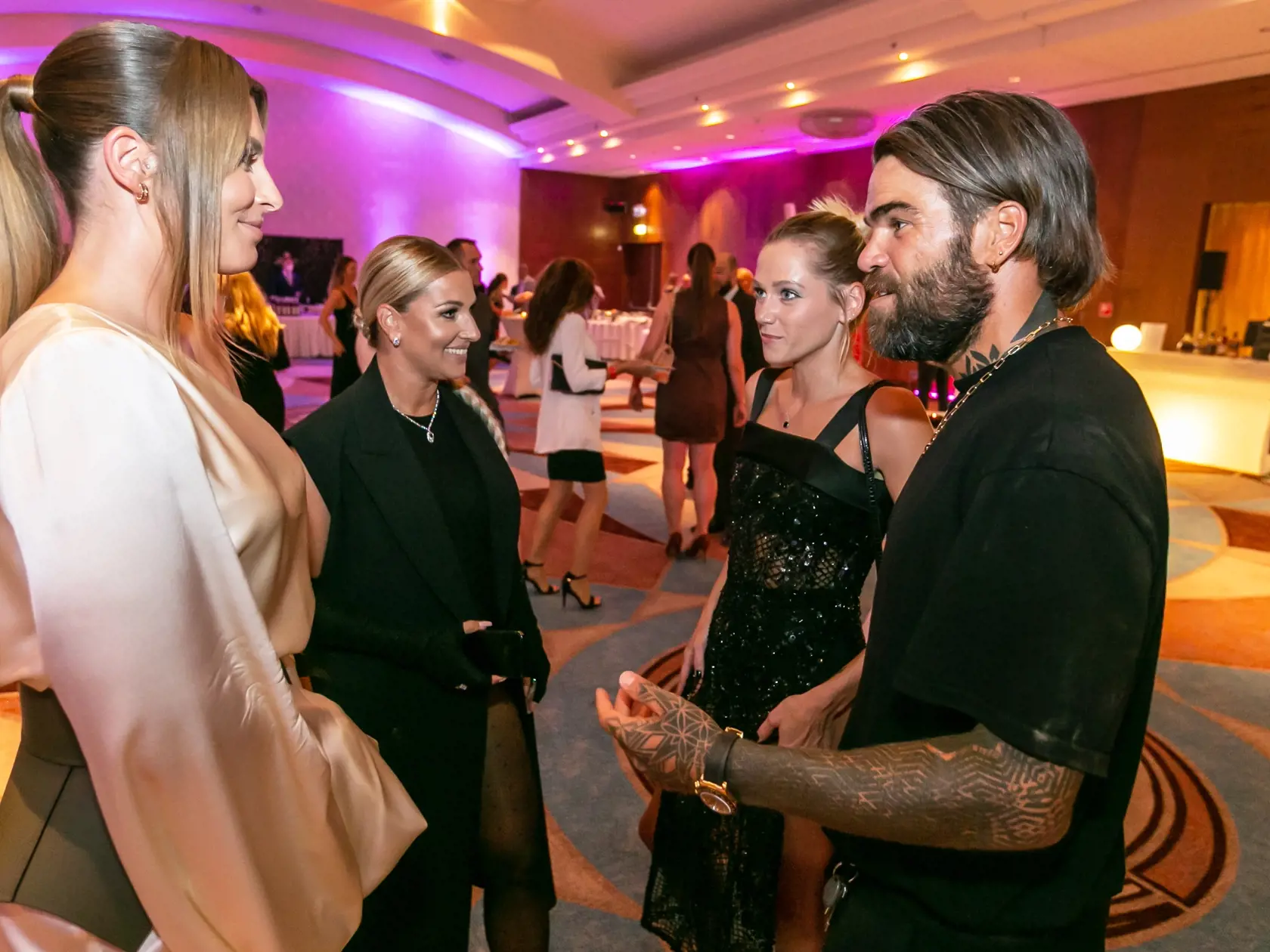 Na snímke je Barbora Franeková, Dominika Cibulková, Emma Drobná a Filip Šebo na párty v hoteli Hilton. 