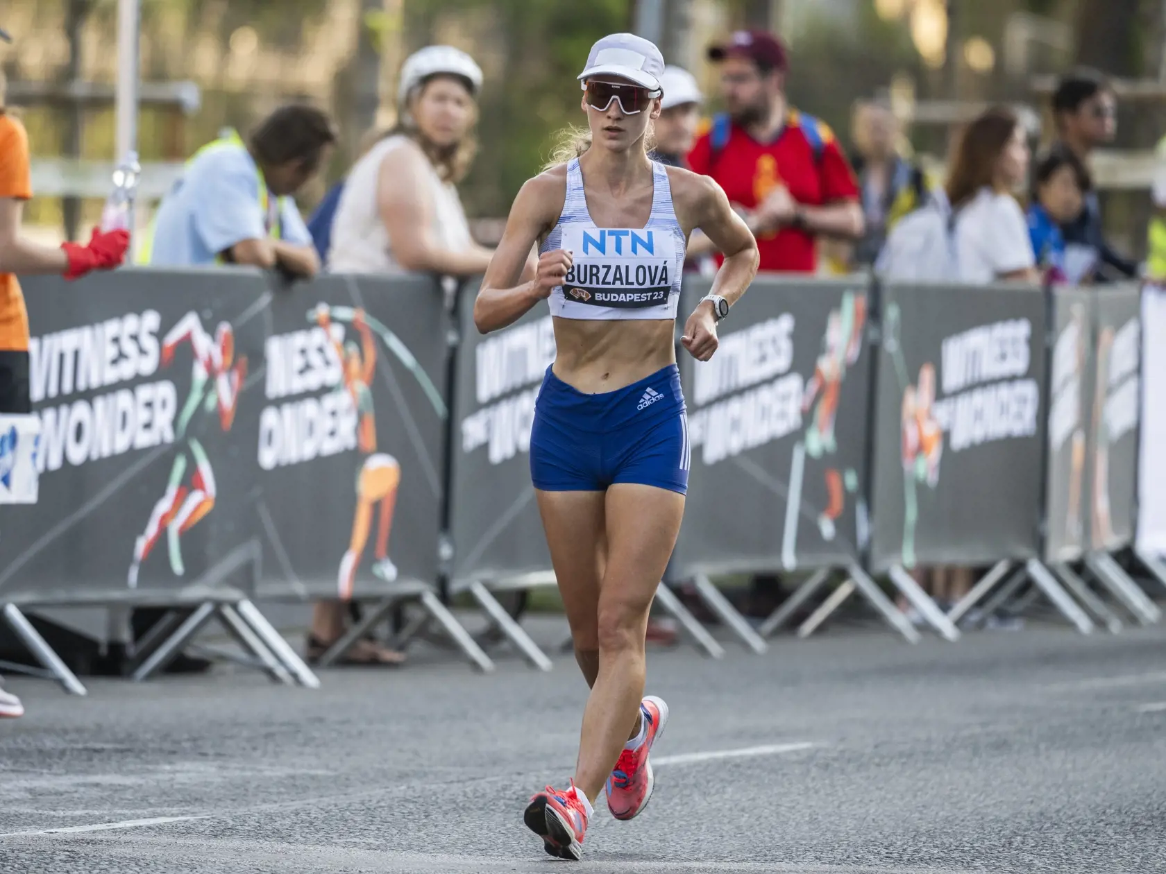 Na snímke slovenská chodkyňa Hana Burzalová počas chôdze mužov a žien na 35 km na majstrovstvách sveta v atletike v Budapešti 24. augusta 2023. FOTO TASR - Jaroslav Novák