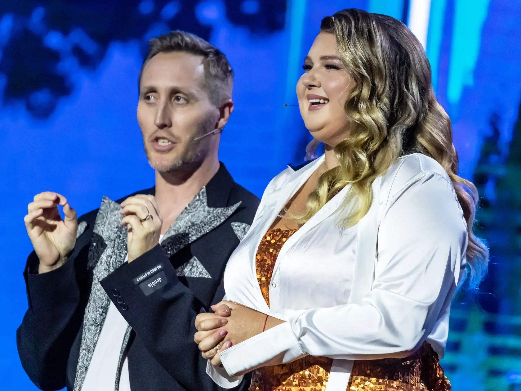 Na snímke moderátori Matej Cifra a Eva Kramerová počas 4. ročníka Social Awards Slovakia "SOWA" v Bratislave.