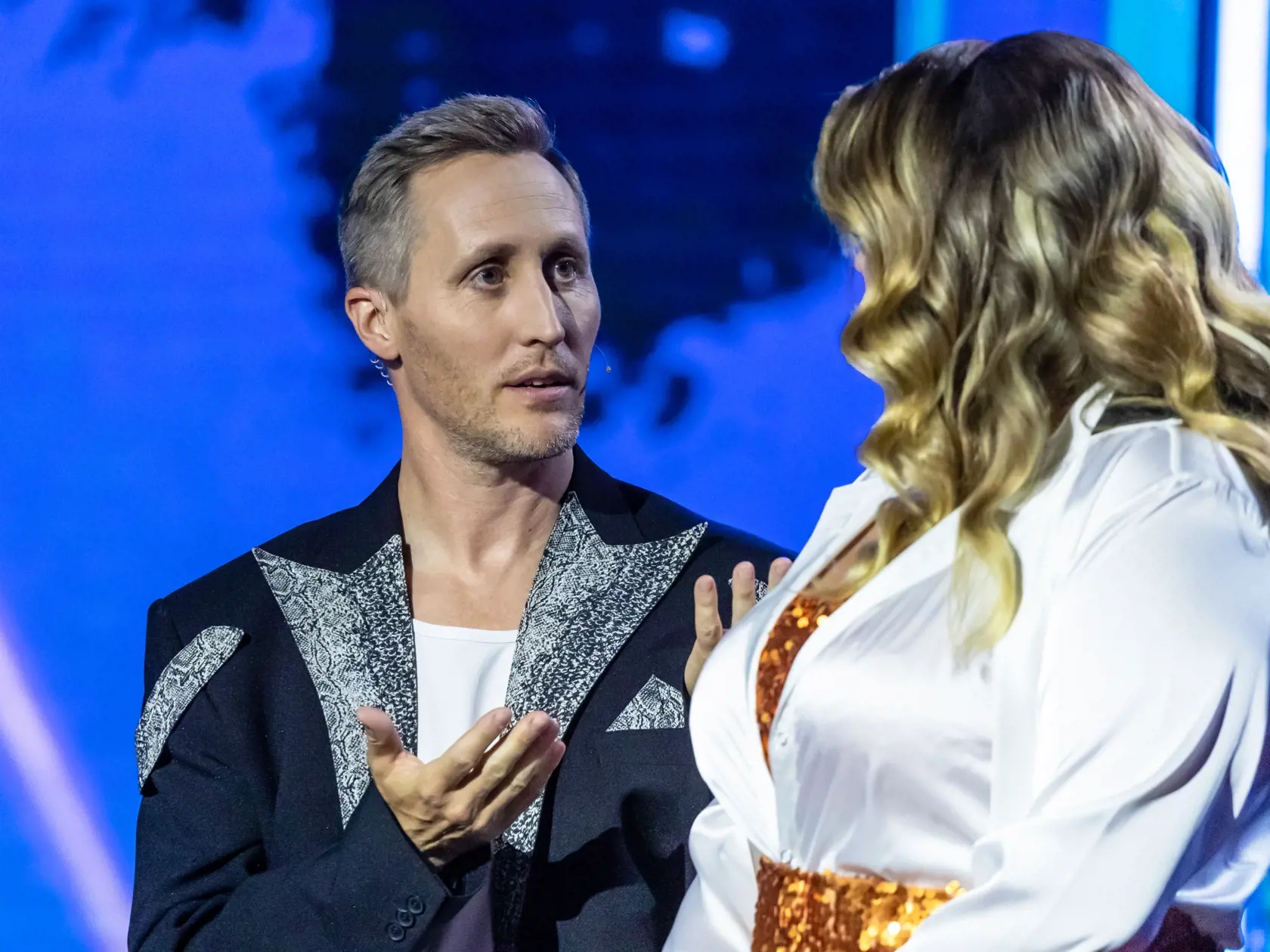 Na snímke moderátori Matej Cifra a Eva Kramerová počas 4. ročníka Social Awards Slovakia "SOWA" v Bratislave.