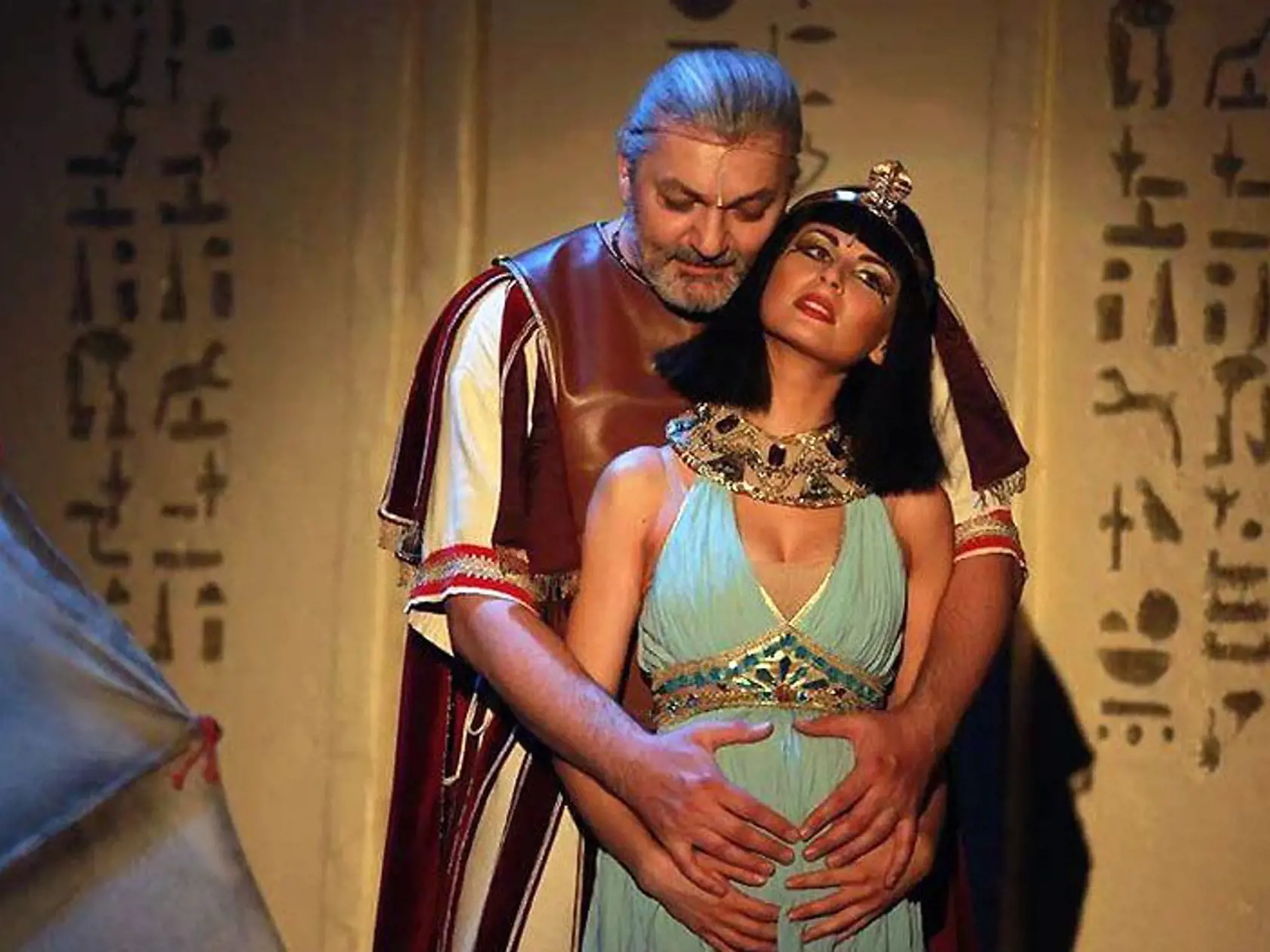 V muzikáli si zahrala aj krásnu egyptskú kráľovnú Kleopatru. Na snímke s Danielom Hůlkom.