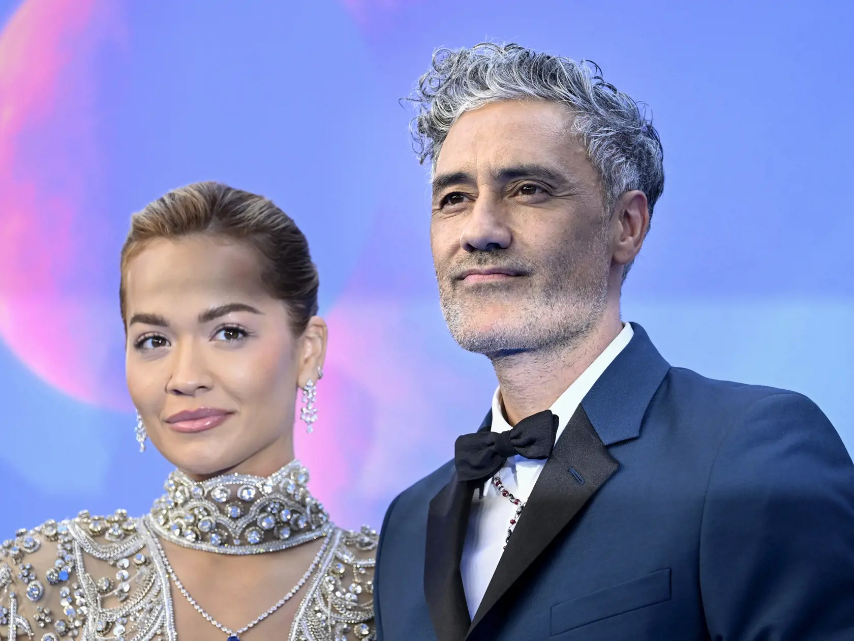 Rita Ora a Taika Waititi