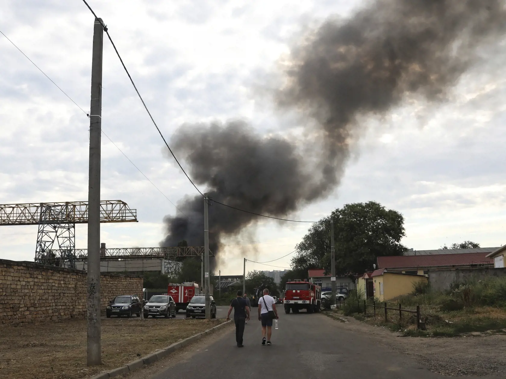KK29 Odesa - Dym stúpa k oblohe po ostreľovaní v ukrajinskej Odese 16. júla 2022. FOTO TASR/AP
Smoke rises in the air after shelling in Odesa, Ukraine, Saturday, July 16, 2022. (AP Photo/Nina Lyashonok)
