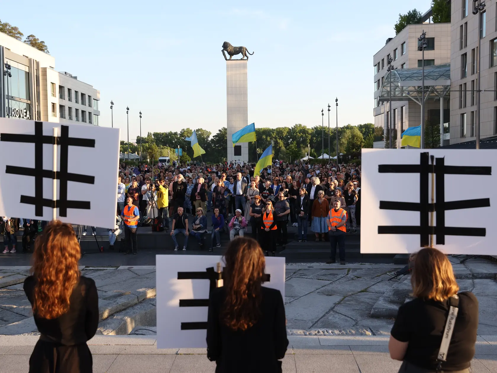 Pred koncertom ruskej speváčky Anny Netrebko sa konal  protest na námestí pred Slovenským národným divadlom.