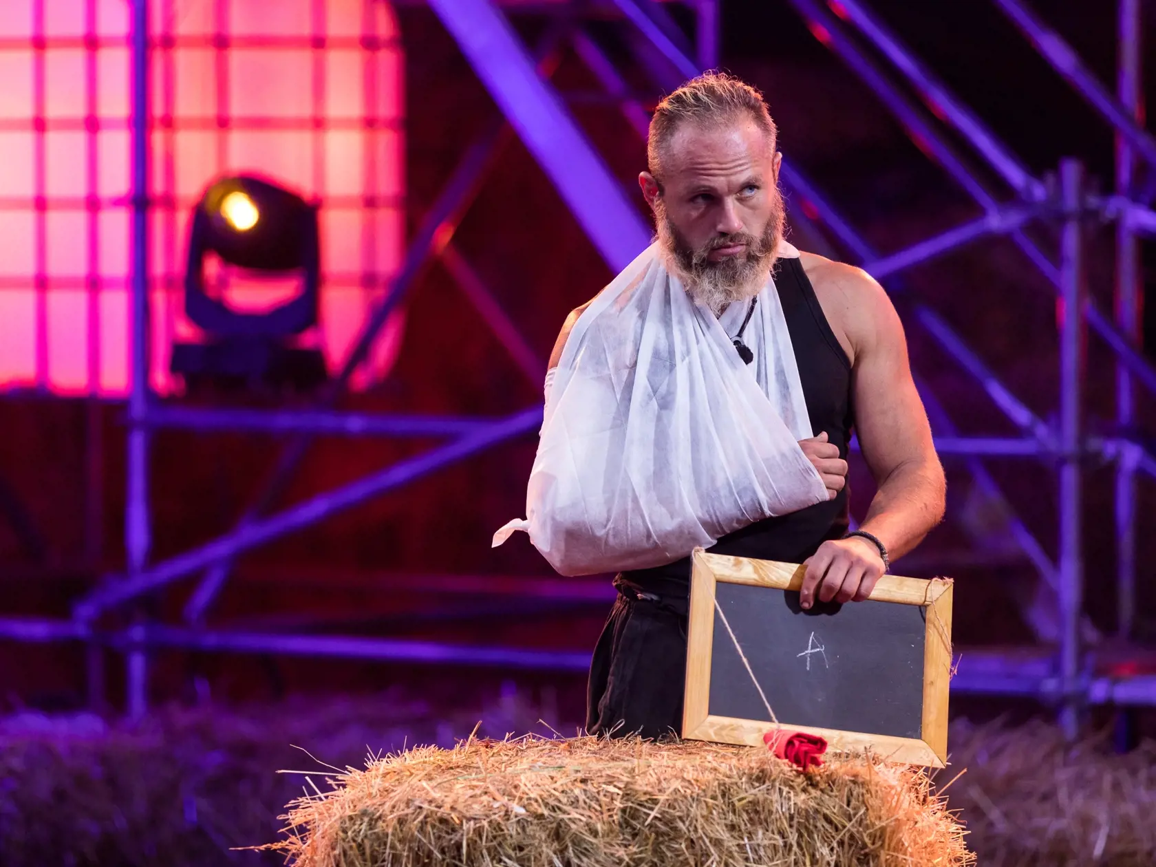 Duely na Farme sú často veľmi náročné a neraz končia aj zranením.