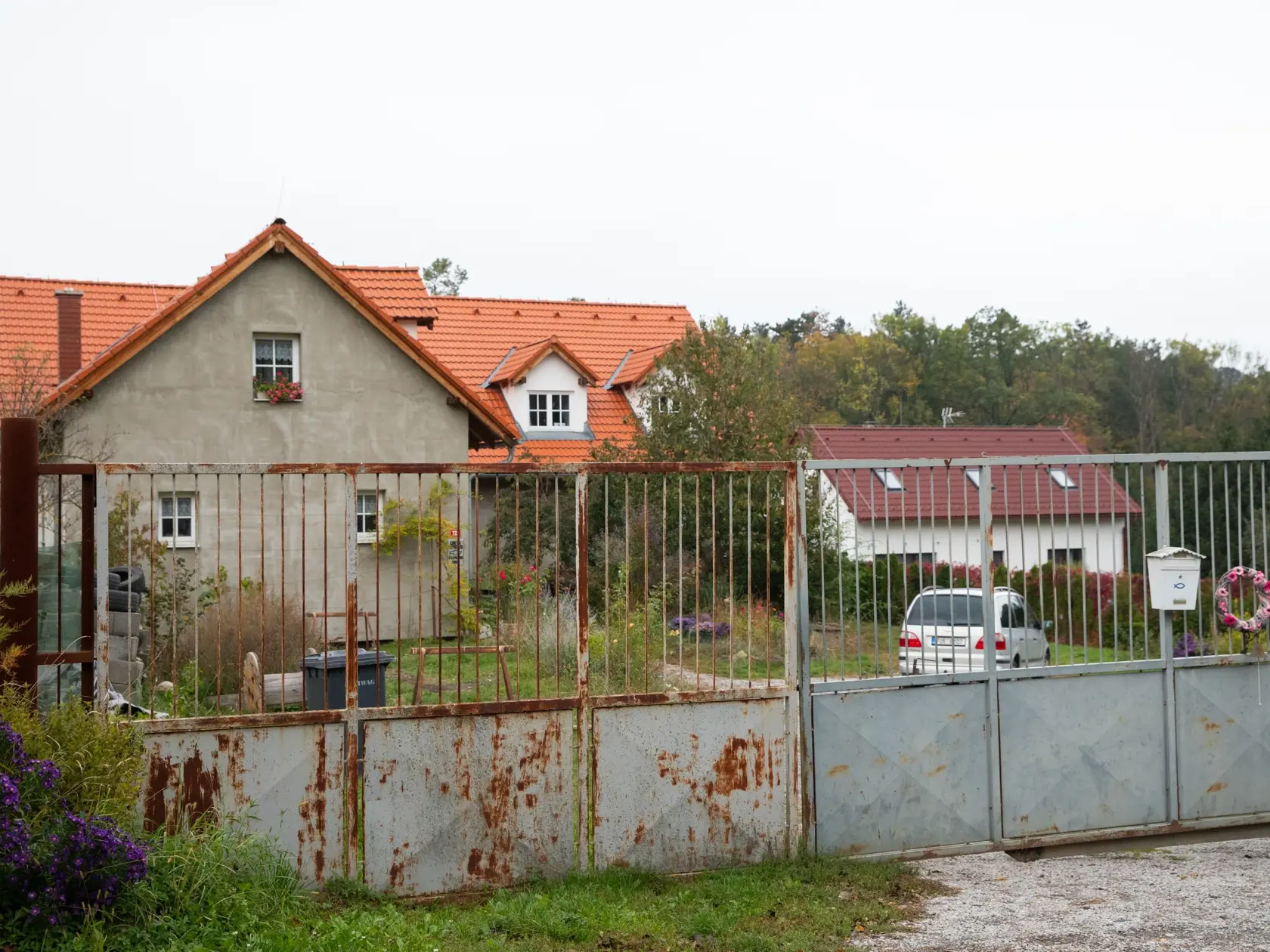 Mimo civilizácie: Marika žije vo veľkom poschodovom dome v dedinke s tristo obyvateľmi. Dom sa prednedávnom objavil v ponuke realitných kancelárií.