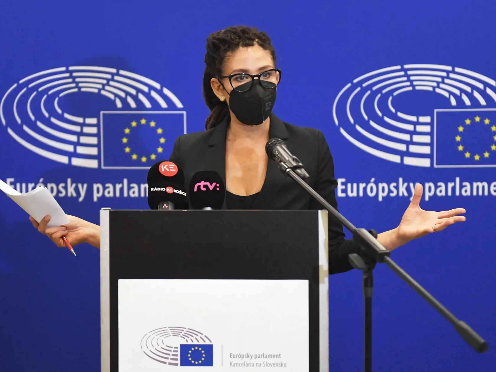 Na snímke europoslankyňa Lucia Ďuriš Nicholsonová počas tlačovej konferencie na tému Zhodnotenie trojdňovej návštevy na východe Slovenska. Košice, 5. novembra 2021. FOTO TASR - František Iván