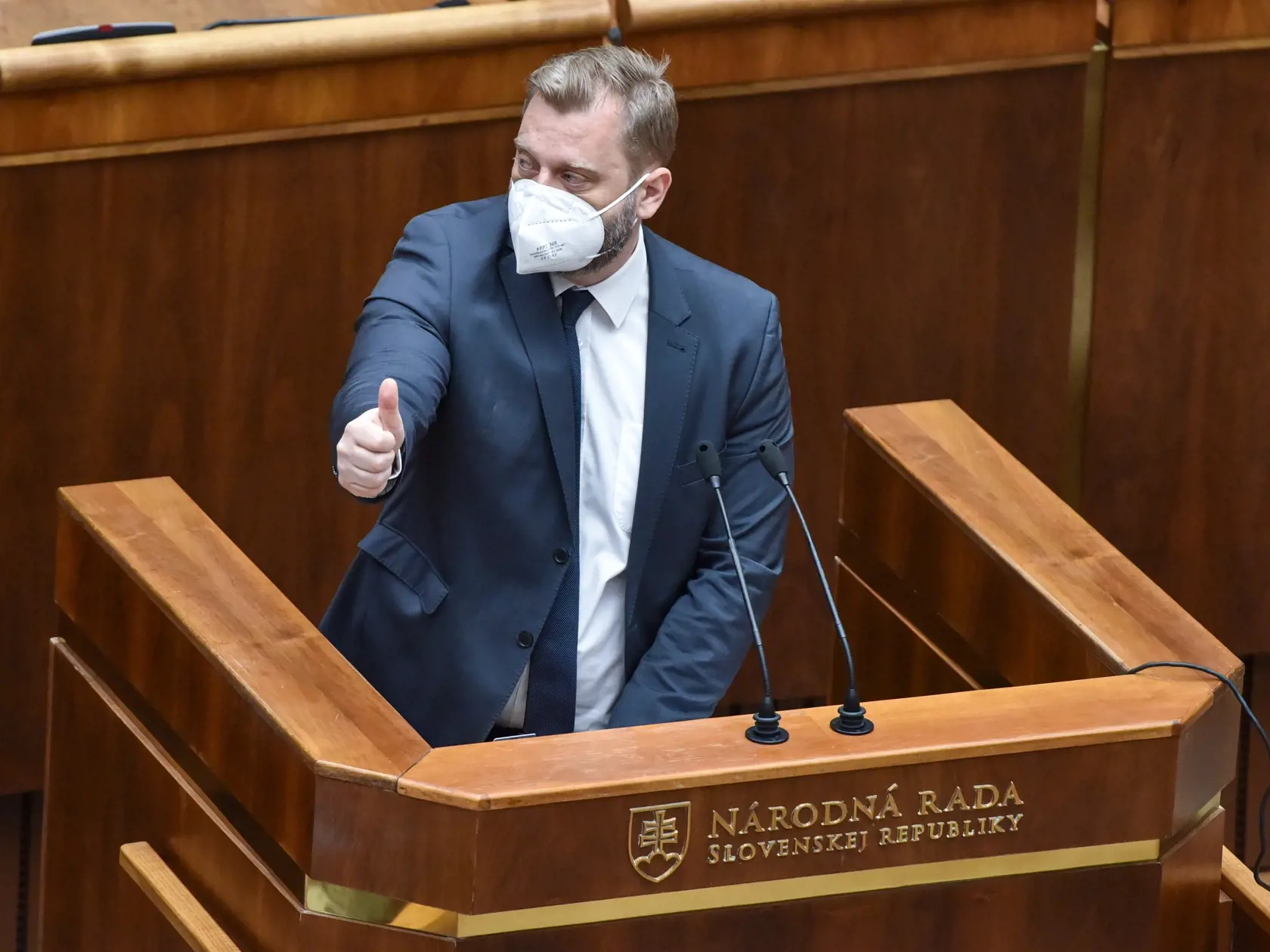 Na snímke predseda výboru NR SR pre obranu a bezpečnosť Juraj Krúpa po tom, čo poslanci parlamentu odsúhlasili dohodu o obrannej spolupráci Slovenska s USA na 55. schôdzi NR SR v Bratislave v stredu 9. februára 2022.