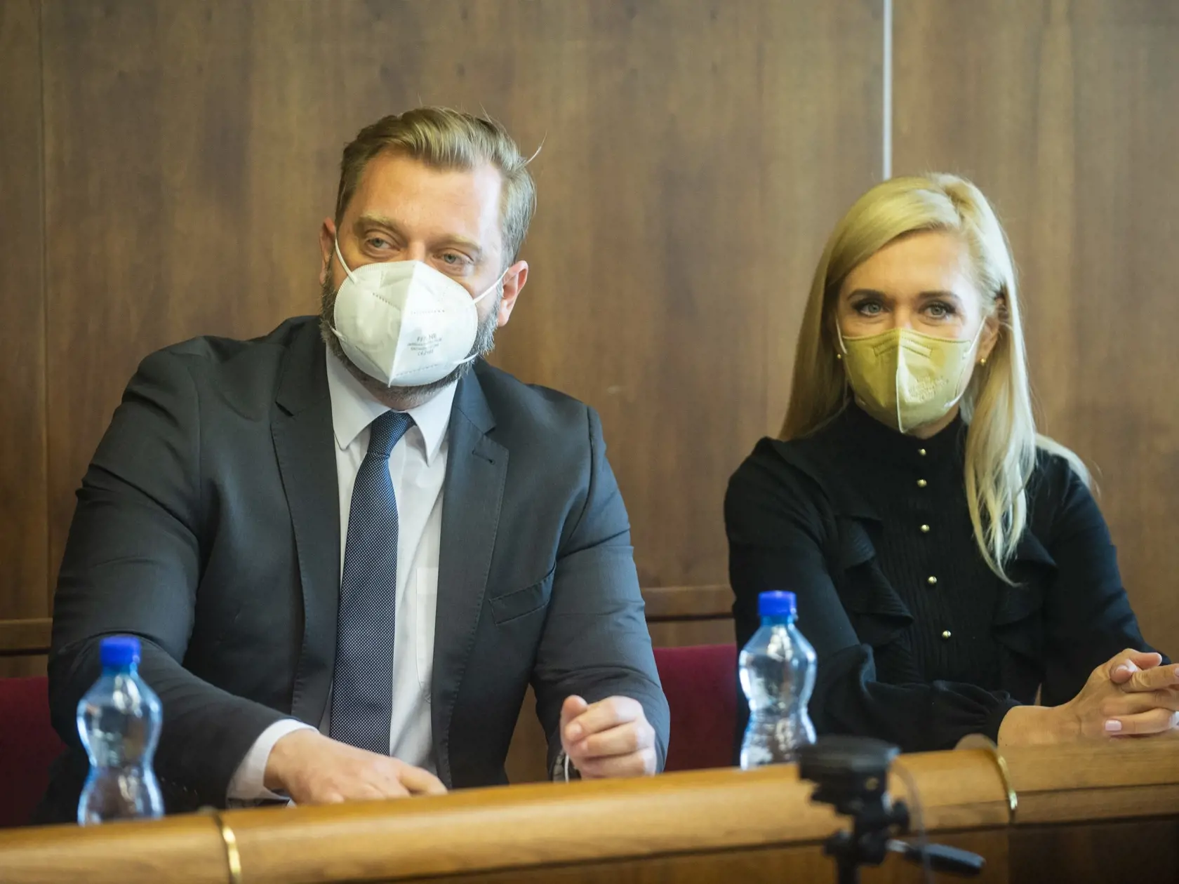 Na snímke zľava predseda výboru Juraj Krúpa a podpredsedníčka výboru Denisa Saková počas rokovania Výboru NR SR pre obranu a bezpečnosť k priebehu šetrenia a spôsobu ako pristupuje Policajný zbor Slovenskej republiky k prípadom ako je incident v Miloslavove, 18. januára 2022 v Bratislave. FOTO TASR - Jakub Kotian