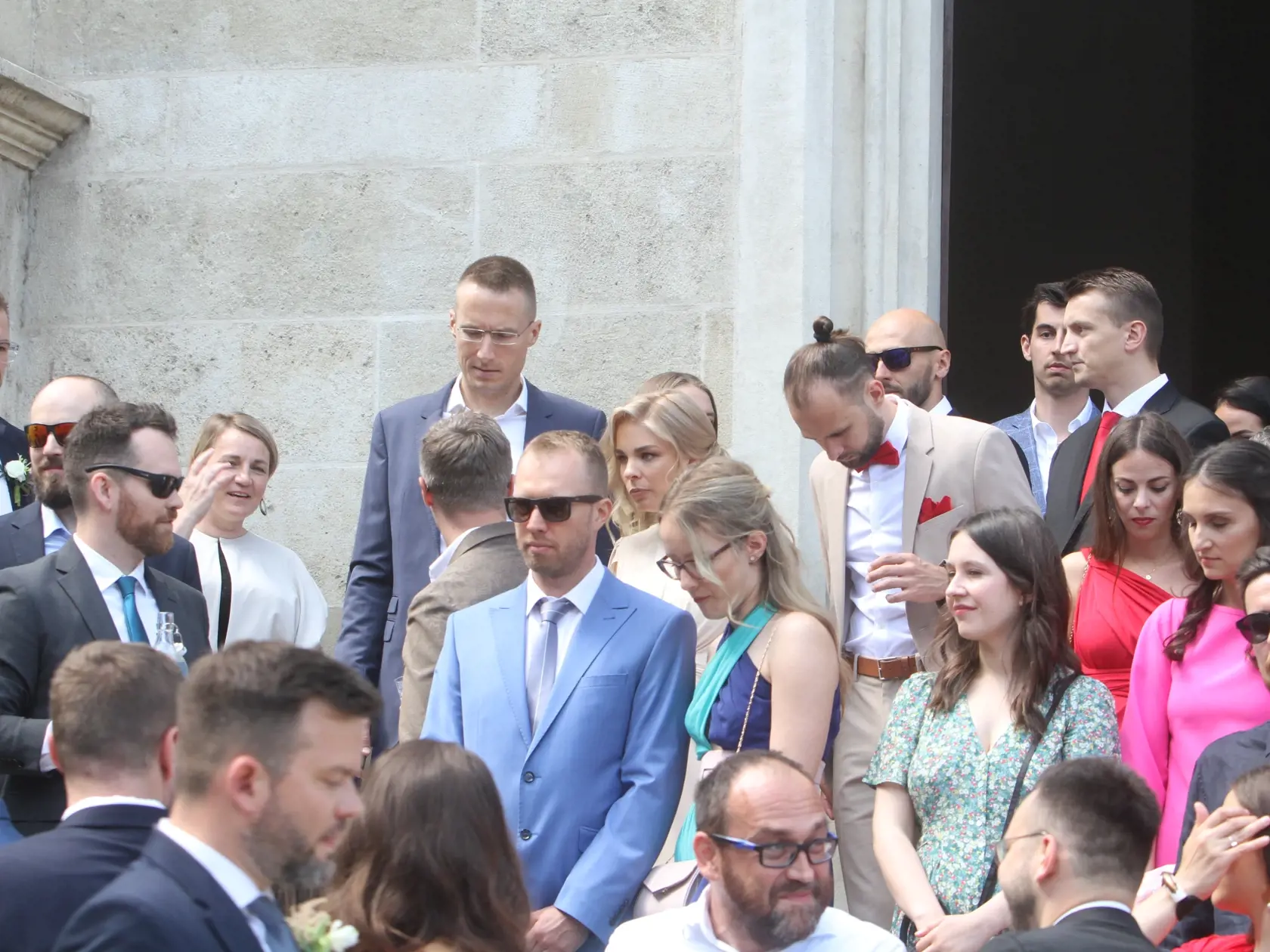 Zuzana Čaputová sa zúčastnila na svadbe svojej pravej ruky. Sprevádzal ju priateľ Juraj Rizman.