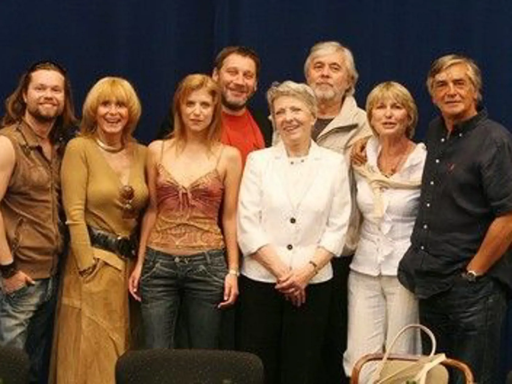 Hvězdy třetí řady Nemocnice na kraji města (zleva): Richard Krajčo, Helga Čočková, Danica Jurčová, Tomáš Töpfer, Jana Štěpánková, Josef Abrhám, Eliška Balzerová a Jiří Bartoška.