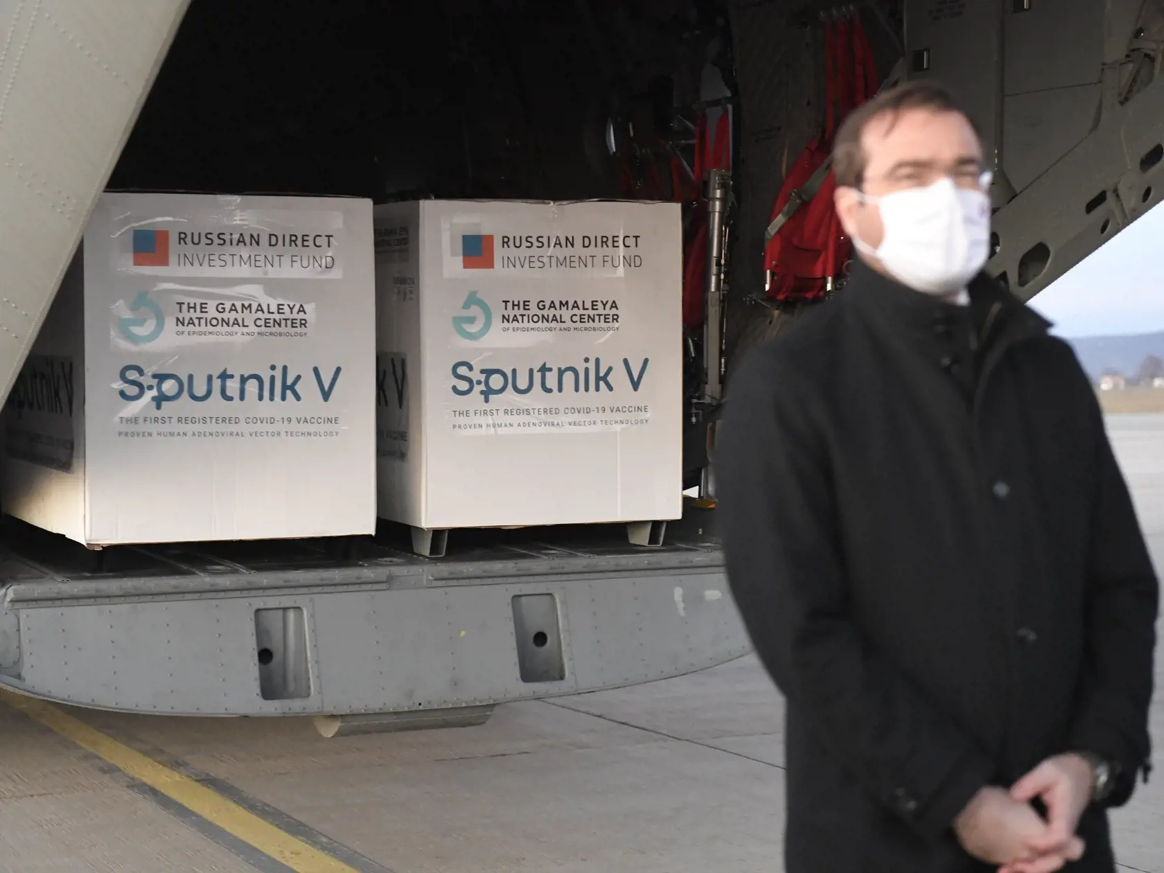 Slovensko nakúpi dva milióny kusov ruskej vakcíny Sputnik V. Premiér Igor Matovič (OĽANO) o tom informoval z košického letiska, kde priviezli prvú dodávku. Minister zdravotníctva Marek Krajčí (OĽANO) (na snímke) potvrdil, že očkovanie vakcínou bude dobrovoľné a bez obmedzenia veku. Začať by sa mohlo najskôr o dva týždne. Košice 1. marca 2021. FOTO TASR - František Iván