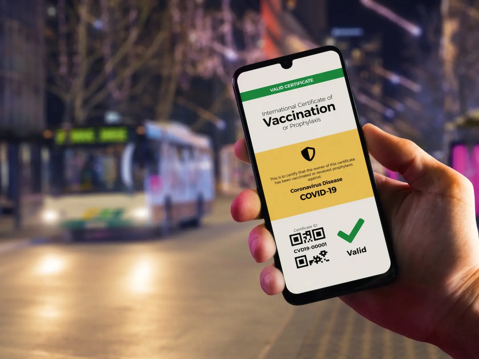 Európska komisia (EK) vo štvrtok prijala rozhodnutie, ktorým zrovnoprávnila digitálne osvedčenia o očkovaní proti COVID-19 vydané Britániou s covidpasmi platnými v členských krajinách EÚ.