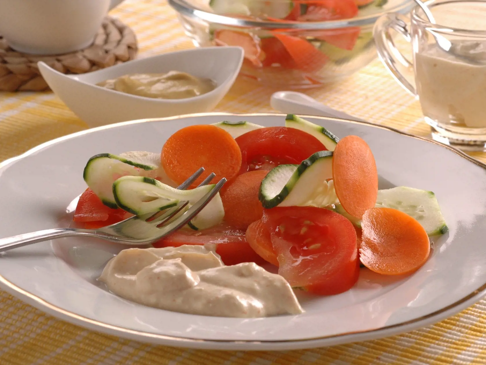 Zeleninový tanier s bryndzovým dipom, recept, mrkva, uhorka, paradajka
Foto: Peter Záhradník
Uverejnené: Báječná Žena č. 25/09
pôvodný súbor:zeleninovy salat s bryndzovym dipom 2.eps