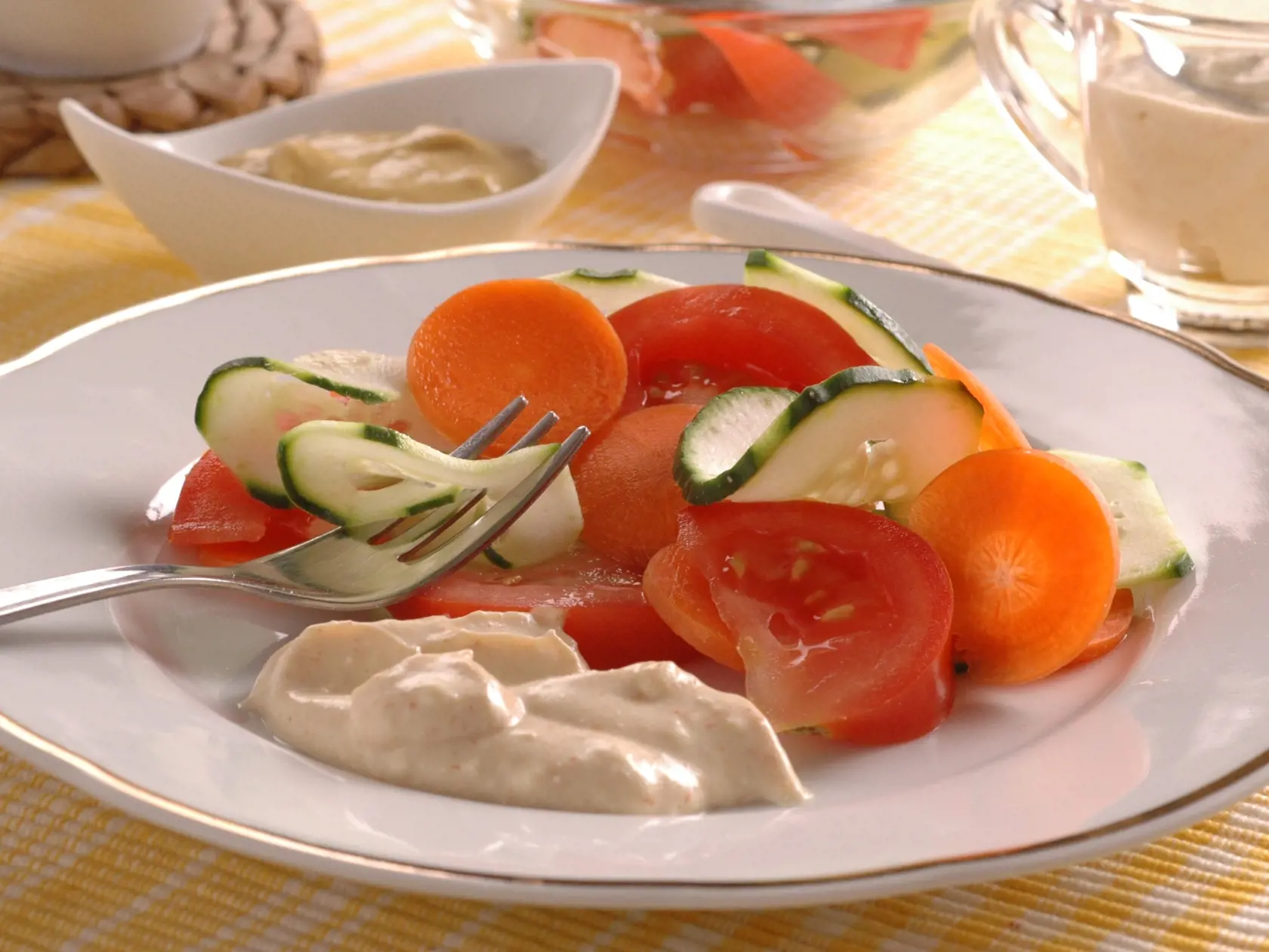 Zeleninový tanier s bryndzovým dipom, recept, mrkva, uhorka, paradajka
Foto: Peter Záhradník
Uverejnené: Báječná Žena č. 25/09
pôvodný súbor:zeleninovy salat s bryndzovym dipom 1.eps