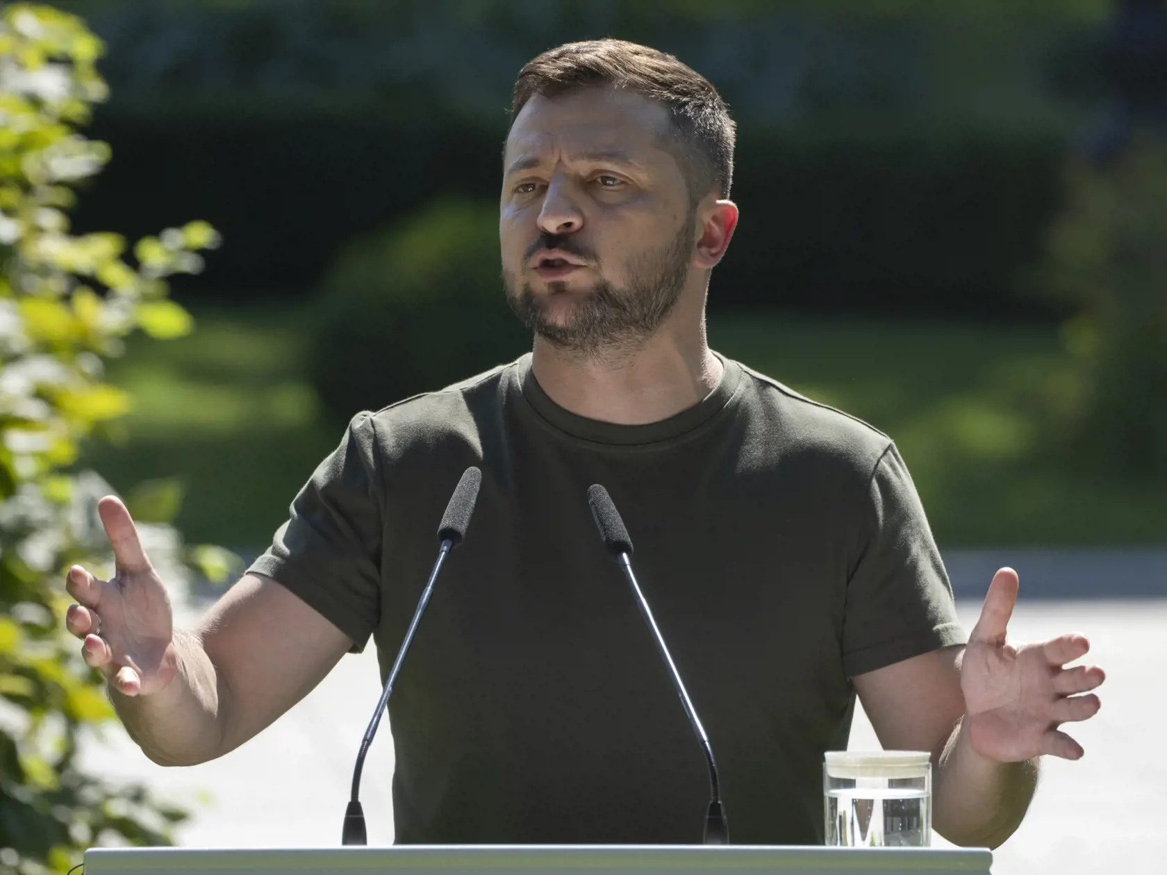 WA 4 Kyjev - Ukrajinský prezident Volodymyr Zelenskyj gestikuluje počas spoločnej tlačovej konferencie s litovským prezidentom Gitanasom Nausedom v Kyjeve vo štvrtok 28. júla 2022. FOTO TASR/AP  

Ukrainian President Volodymyr Zelenskyy speaks at a news conference with Lithuanian President Gitanas Nauseda during their meting in Kyiv, Ukraine, Thursday, July 28, 2022. (AP Photo/Efrem Lukatsky)