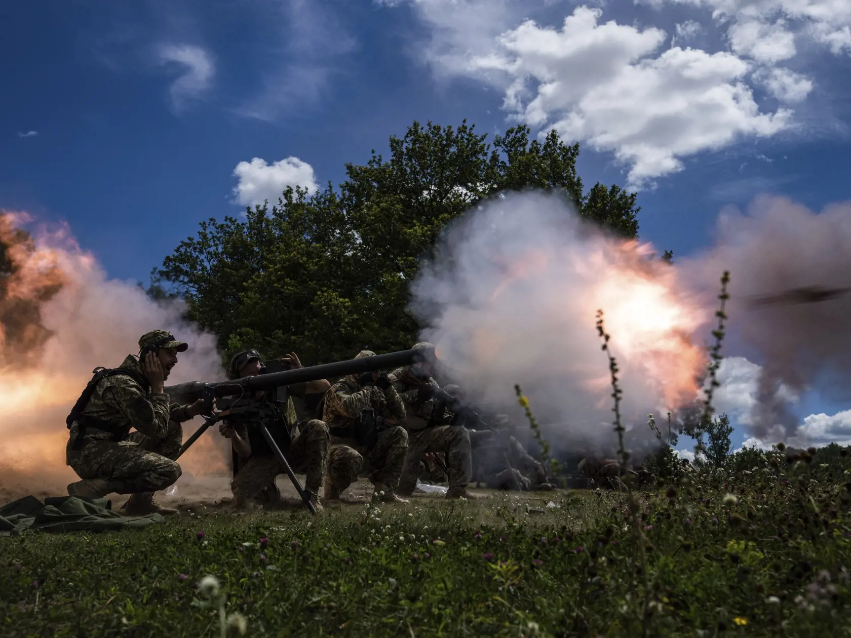 WA 52 Charkov - Ukrajinskí vojaci strieľajú z granátometu SPG-9 v rámci výcviku v Charkove počas 146. dňa ruskej invázie na Ukrajinu v utorok 19. júla 2022. FOTO TASR/AP 


Ukrainian servicemen shoot with SPG-9 recoilless gun during training in Kharkiv region, Ukraine, Tuesday, July 19, 2022. (AP Photo/Evgeniy Maloletka)