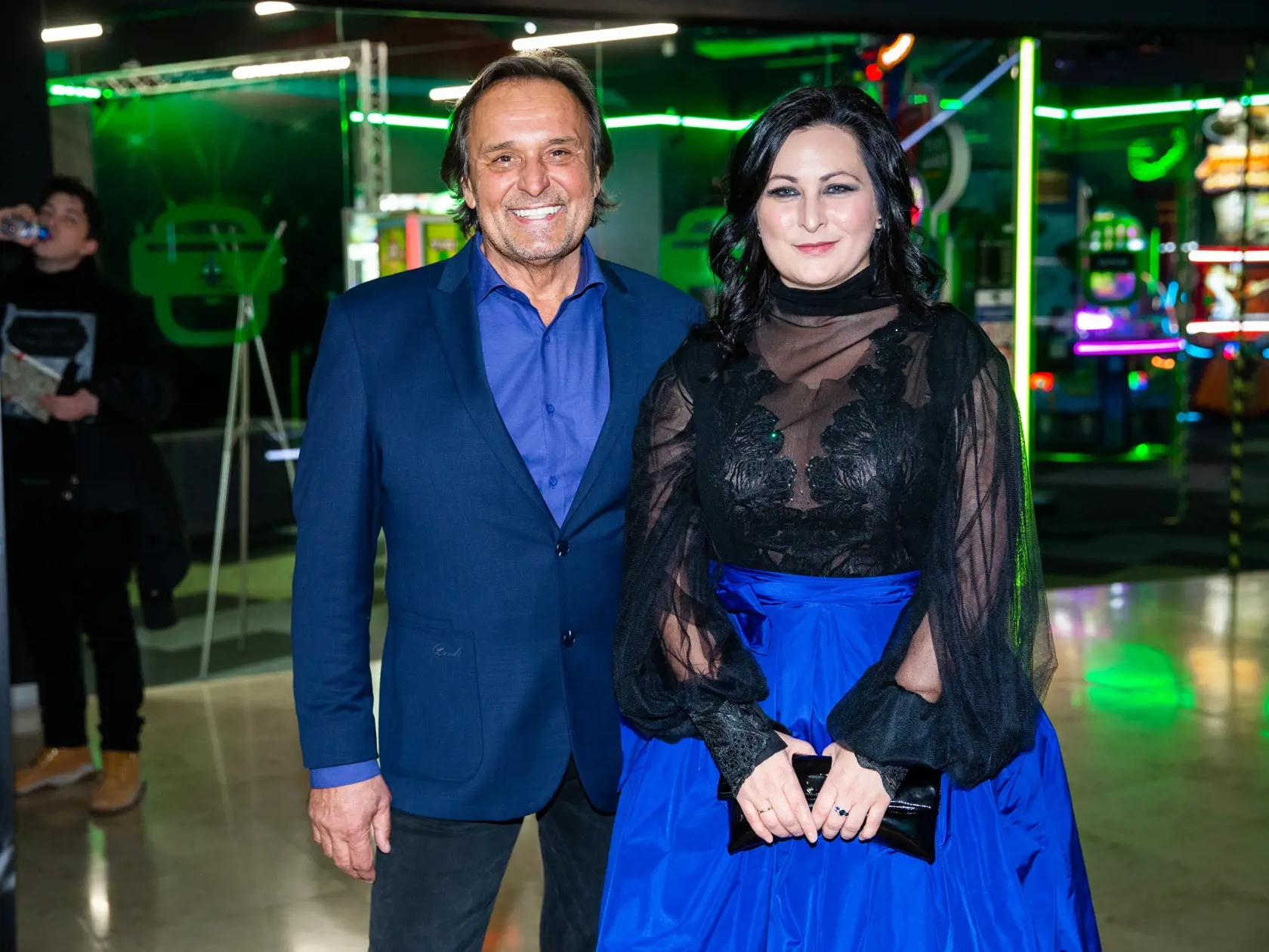 Premiéra slovenského filmu "Sviňa" v jednom z bratislavských nákupných centier. Na snímke Jozef Vajda a Mariana Čengel Solčanská.