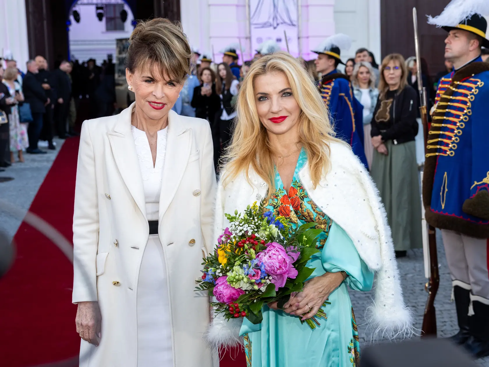 Bratislavské módne dni na snímke Martina Šimkovičová a Mária Reháková.
