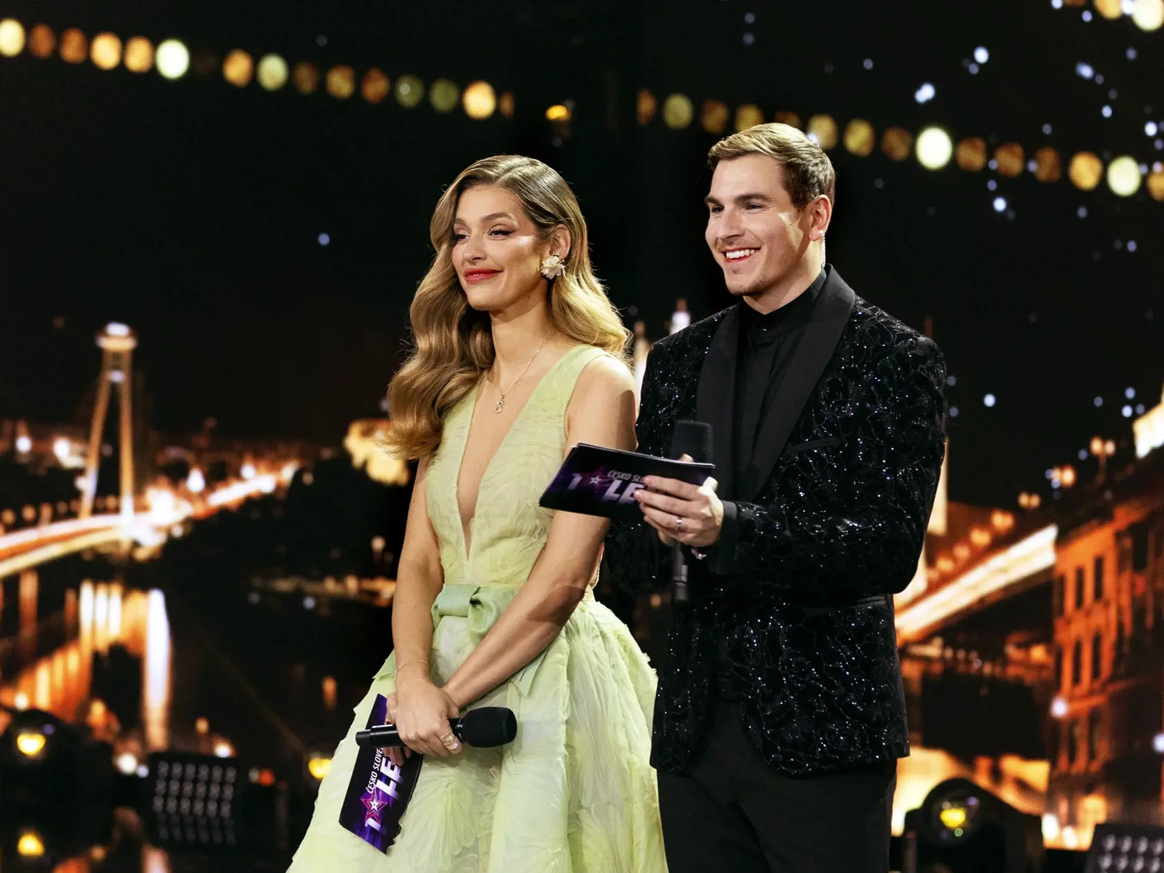 Alagič už niekoľko rokov moderuje šou Česko Slovensko má talent,kde si pekne zarobí.