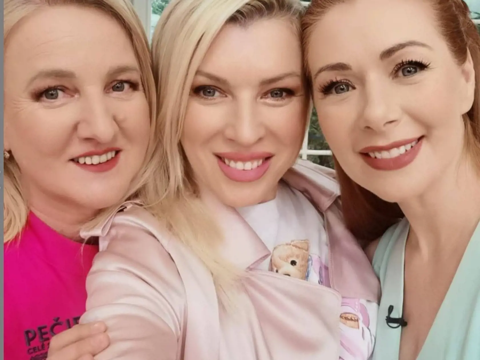 V šou Pečie celé Slovensko s  druhou porotkyňou Jožkou Zaukolcovou a Gabikou Drobovou.