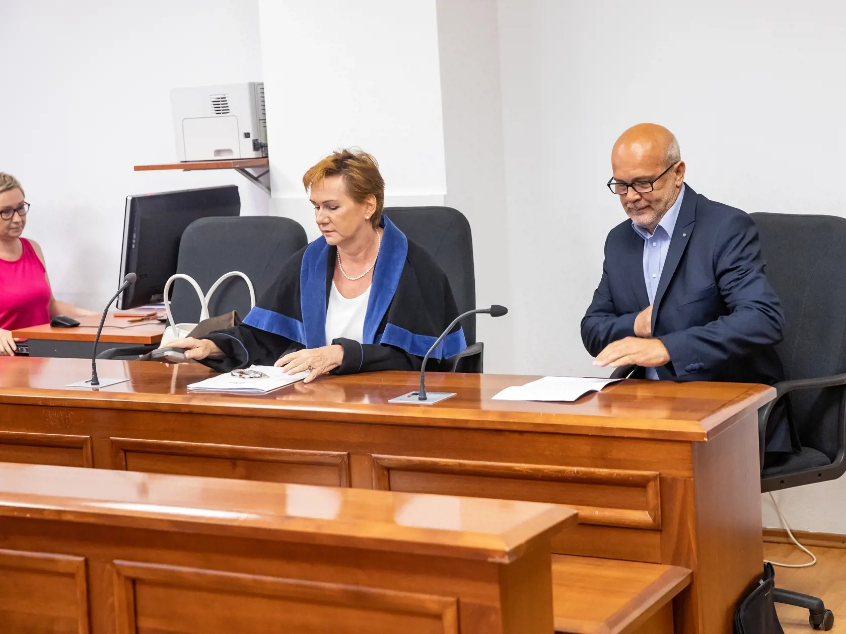Bývalý dekan Prírodovedeckej fakulty UK, ktorého pristihli pri preberaní 20-tisícového úplatku na Špecializovanom trestnom súde. Milan Trizna z Pezinku odišiel so štvorročnou podmienkou a peňažným trestom vo výške 8000€.