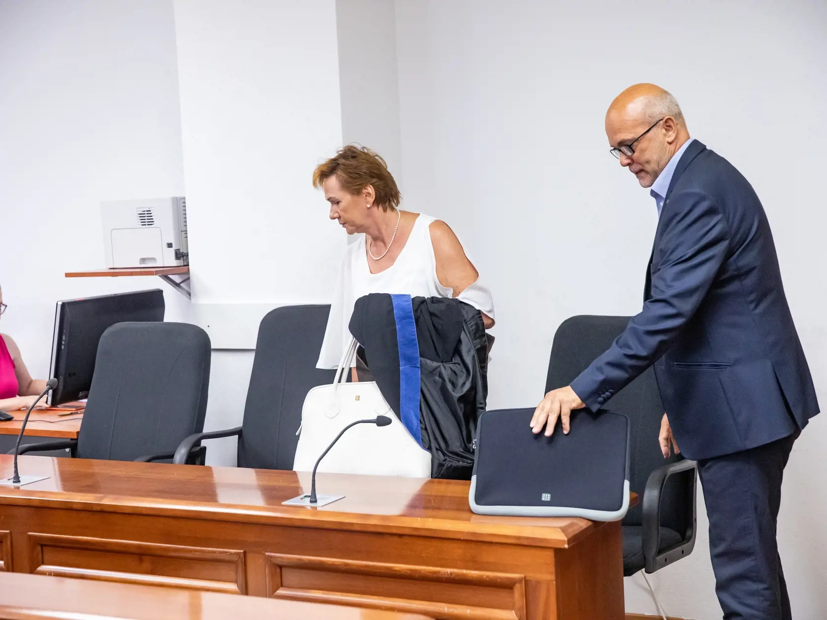 Bývalý dekan Prírodovedeckej fakulty UK, ktorého pristihli pri preberaní 20-tisícového úplatku na Špecializovanom trestnom súde. Milan Trizna z Pezinku odišiel so štvorročnou podmienkou a peňažným trestom vo výške 8000€.