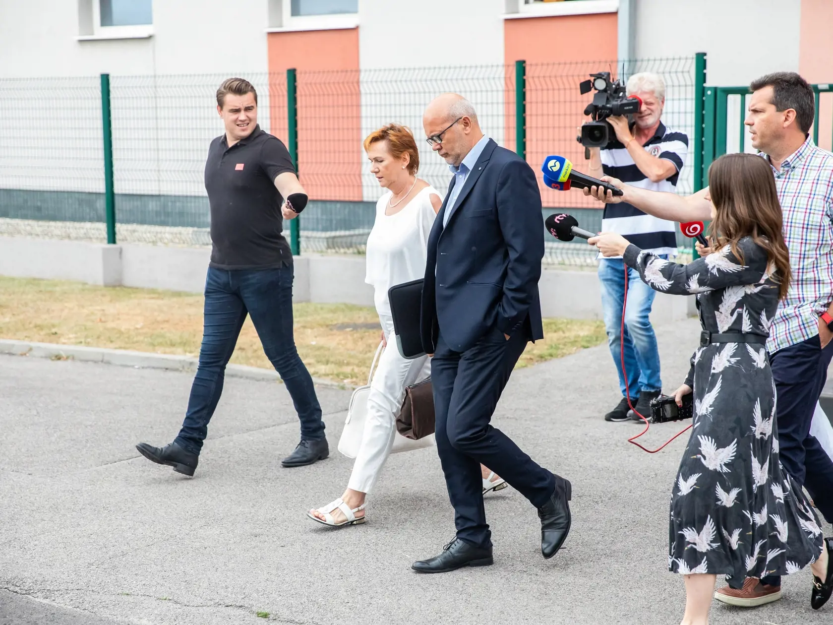 Bývalý dekan Prírodovedeckej fakulty UK, ktorého pristihli pri preberaní 20-tisícového úplatku na Špecializovanom trestnom súde. Milan Trizna z Pezinku odišiel so štvorročnou podmienkou a peňažným trestom vo výške 8000€.
