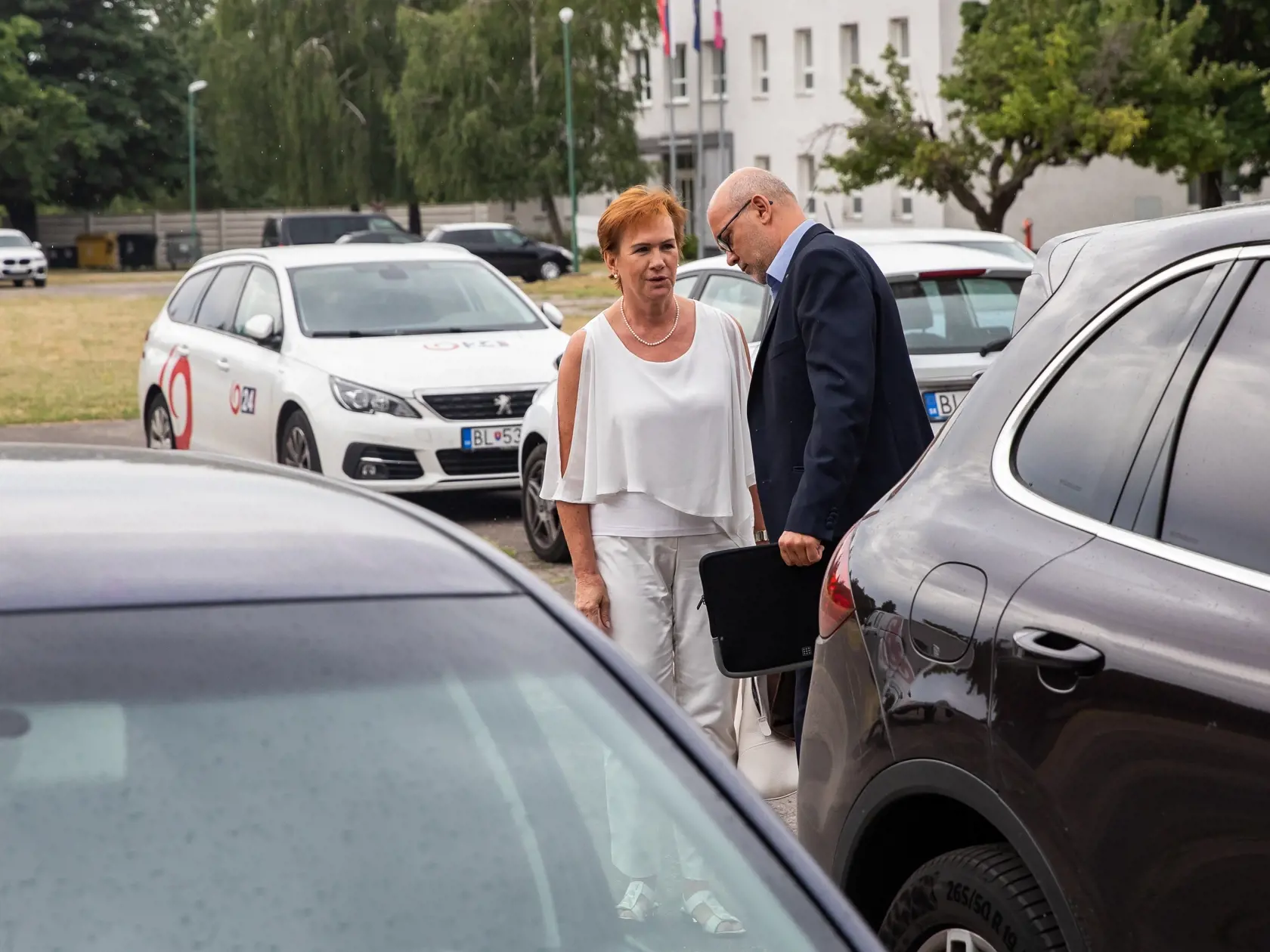 Bývalý dekan Prírodovedeckej fakulty UK, ktorého pristihli pri preberaní 20-tisícového úplatku na Špecializovanom trestnom súde. Milan Trizna z Pezinku odišiel so štvorročnou podmienkou a peňažným trestom vo výške 8000€.
