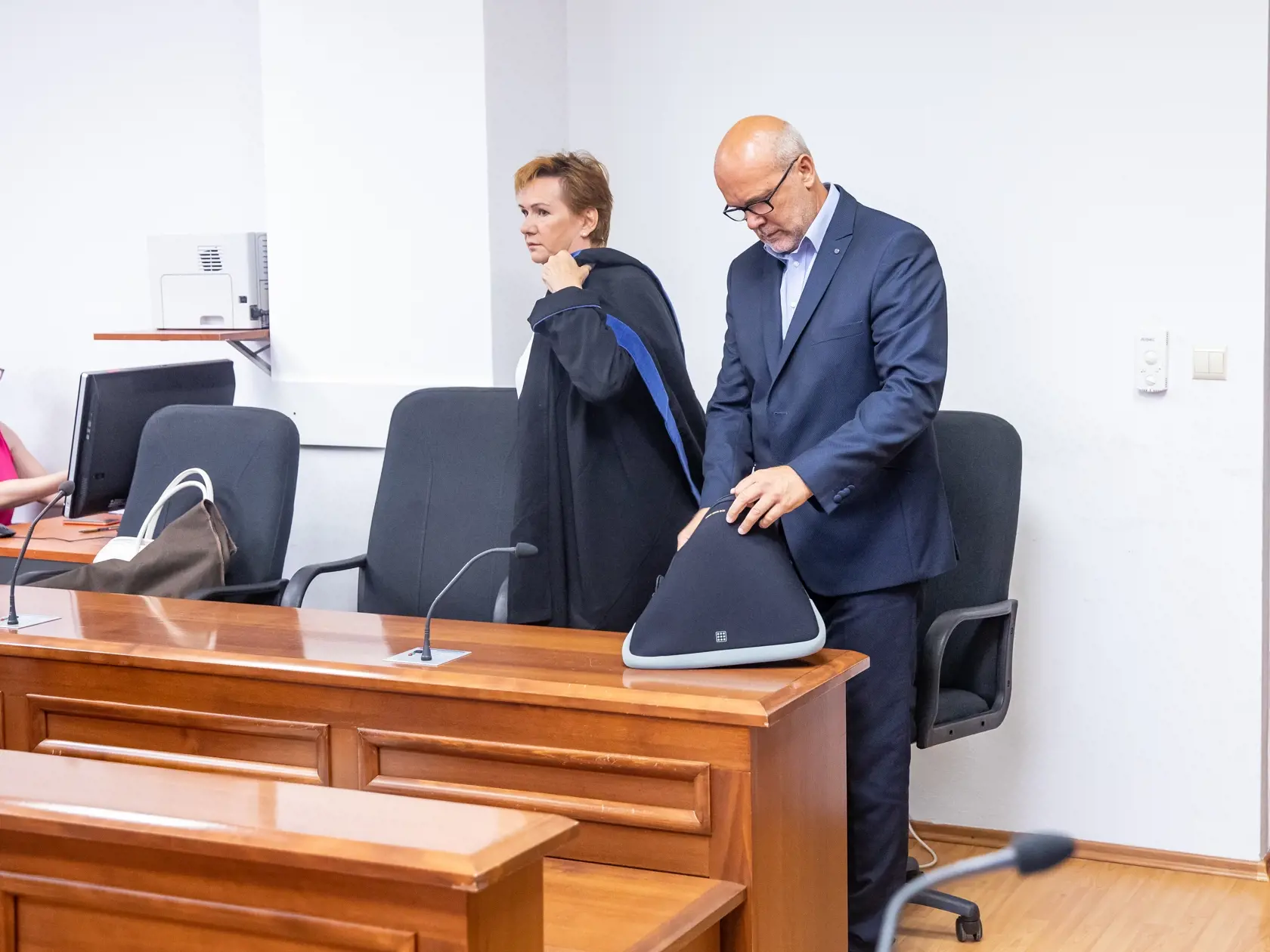 Bývalý dekan Prírodovedeckej fakulty UK, ktorého pristihli pri preberaní 20-tisícového úplatku na Špecializovanom trestnom súde. Milan Trizna z Pezinku odišiel so štvorročnou podmienkou a peňažným trestom vo výške 8000€.