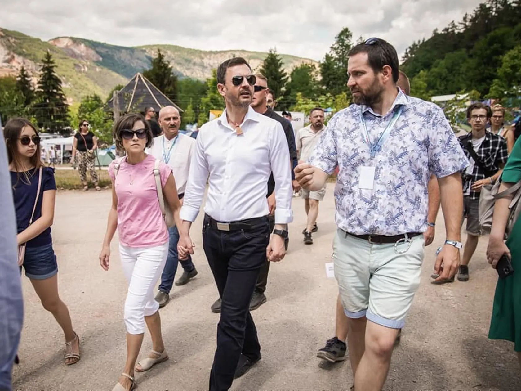 Aktivista Orosz pripomenul, že v sobotu (16.7.) navštívil premiér Eduard Heger Gombasecký letný tábor v okrese Rožňava. „Počas diskusie v letnom tábore povedal, že sa ani nezastavil pri brehu rieky Slaná, z čoho bolo publikom samozrejme dosť pohoršené,“ hovorí aktivista s tým, že to bolo znakom totálnej ignorácie problému.