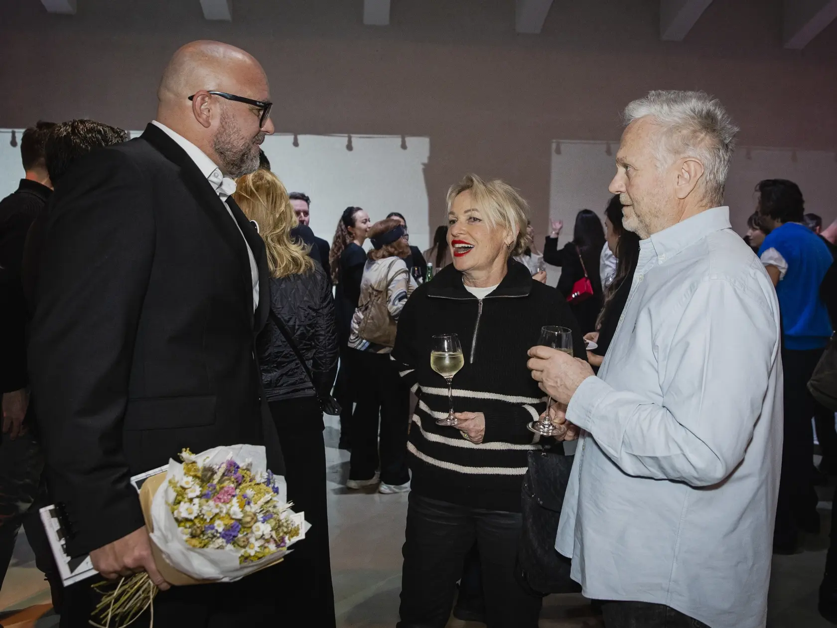 Na snímkePeter Bárdy, Ján Kuric a Simona Bubánová  počas slávnostnej premiéry dokumentárneho filmu Kuciak: Vražda novinára, ktorá sa uskutočnila symbolicky 21. 2. 2023 v bratislavskej Starej tržnici.