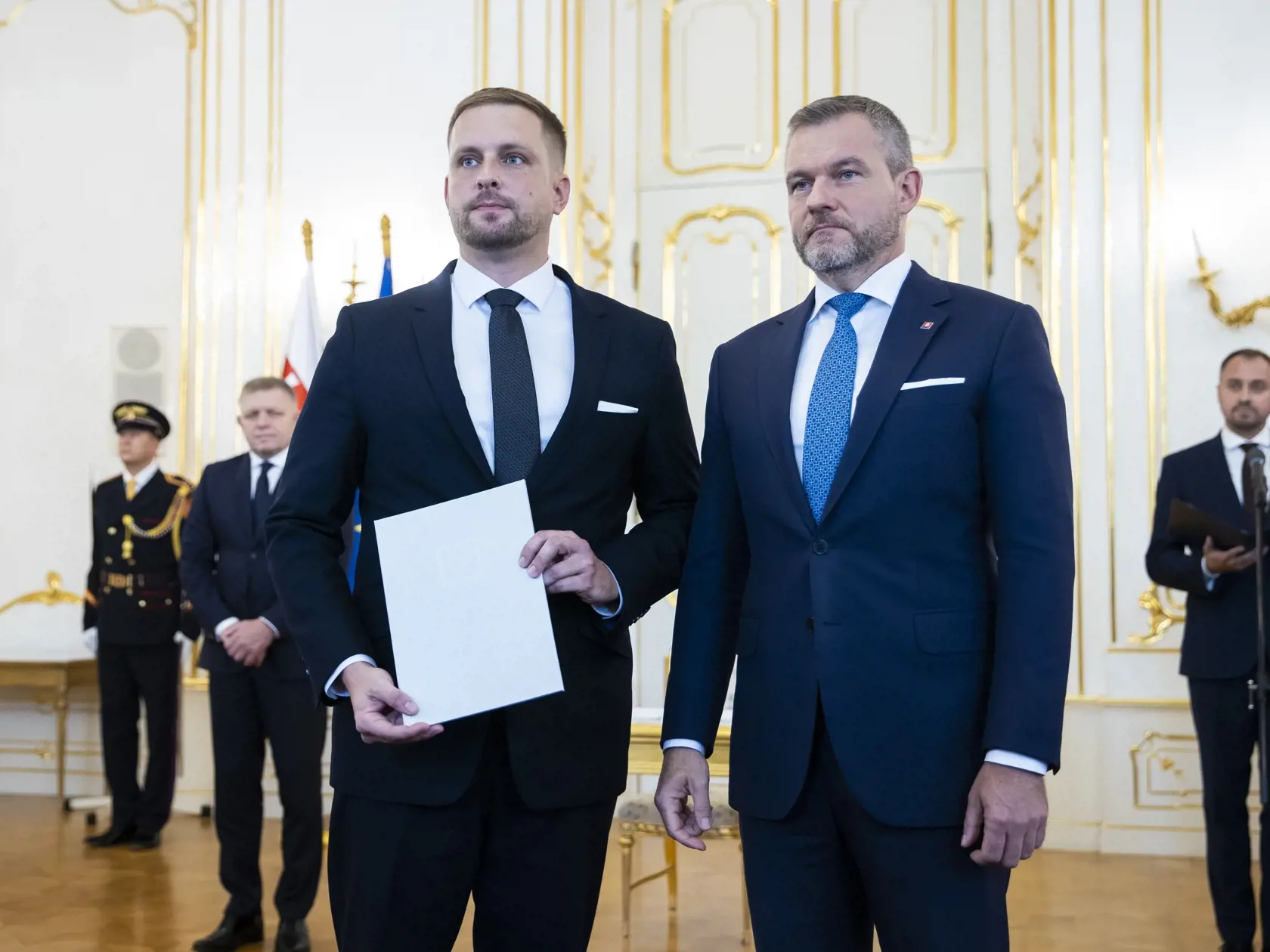 Prezident SR Peter Pellegrini prijal demisiu Zuzany Dolinkovej a vymenoval nového ministra zdravotníctva Kamila Šaška.