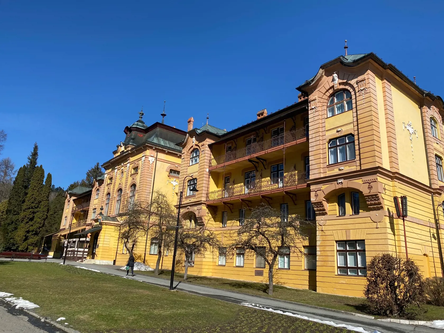 Hotel Astória je historickou dominantou Bardejovských Kúpeľoch, bol postavený v roku 1898 a pri výzdobe fasády a výtvarnej výzdobe interiéru bola použitá neorenesančná a neobaroková ornamentika.