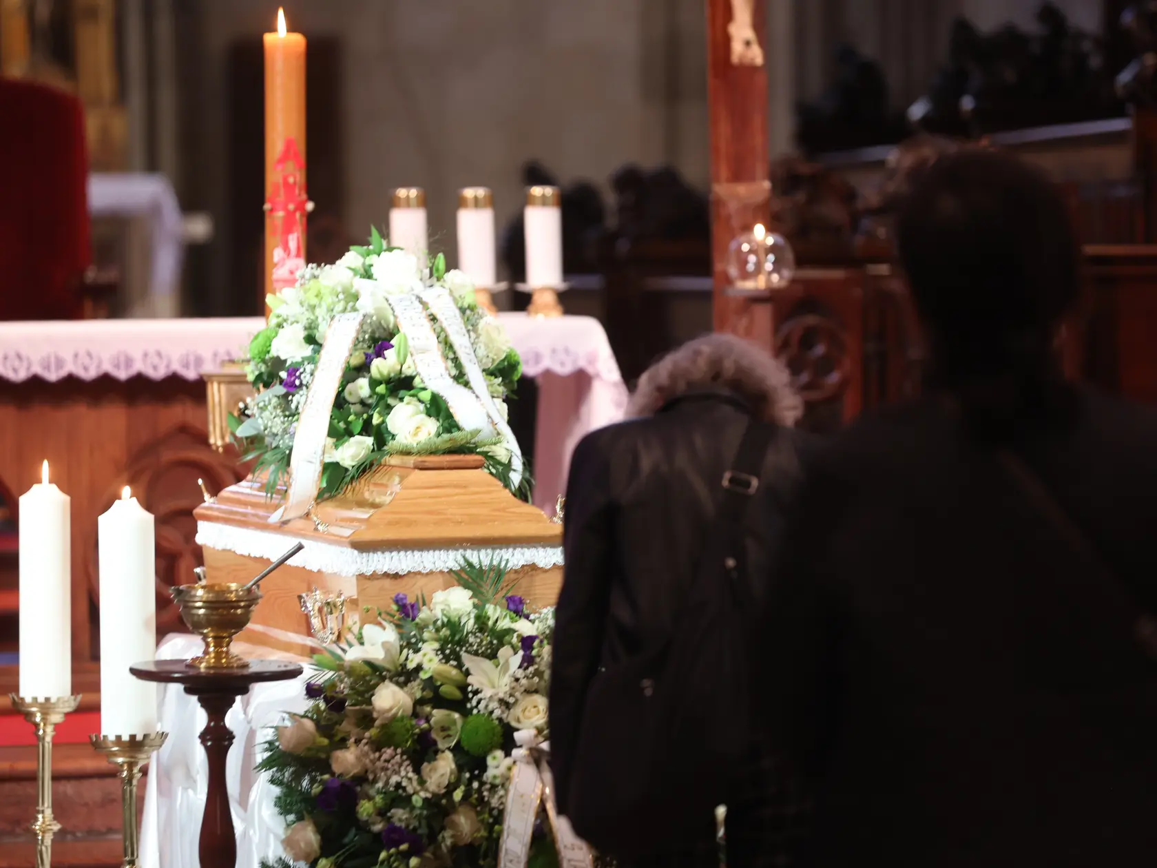 Posledná rozlúčka s hercom Štefanom Kvietikom († 90) v Katedrále sv. Martina v Bratislave.