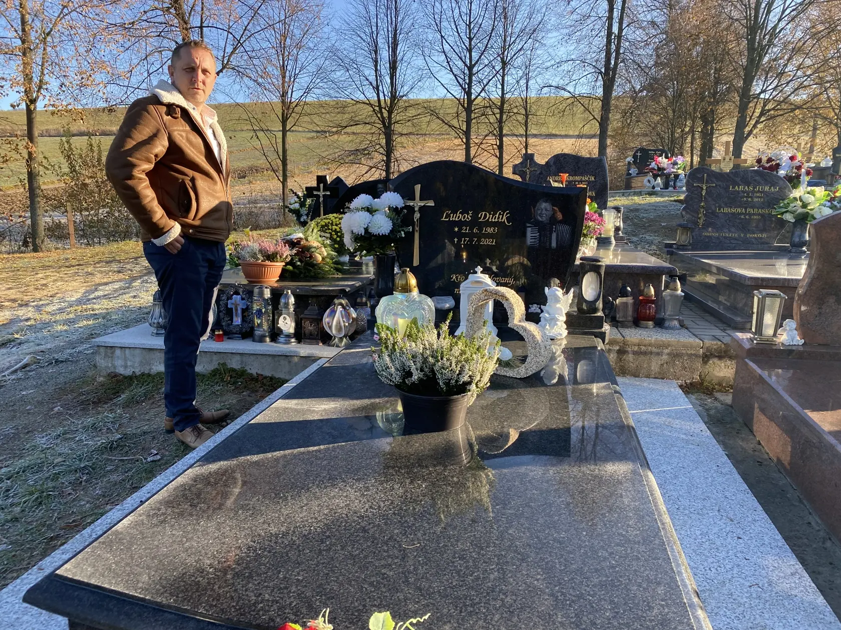Brat zosnulého hudobníka Michal Didik prezradil tajomstvo Ľuboša, o ktorom sa dozvedeli po jeho pohrebe: "Stále sme si ho doberali, aby sa už konečne oženil. Dozvedeli sme sa, že mal vážnu známosť. Svoju priateľku plánoval našej mamke aj celej rodine predstaviť. Žiaľ, už to nestihol."