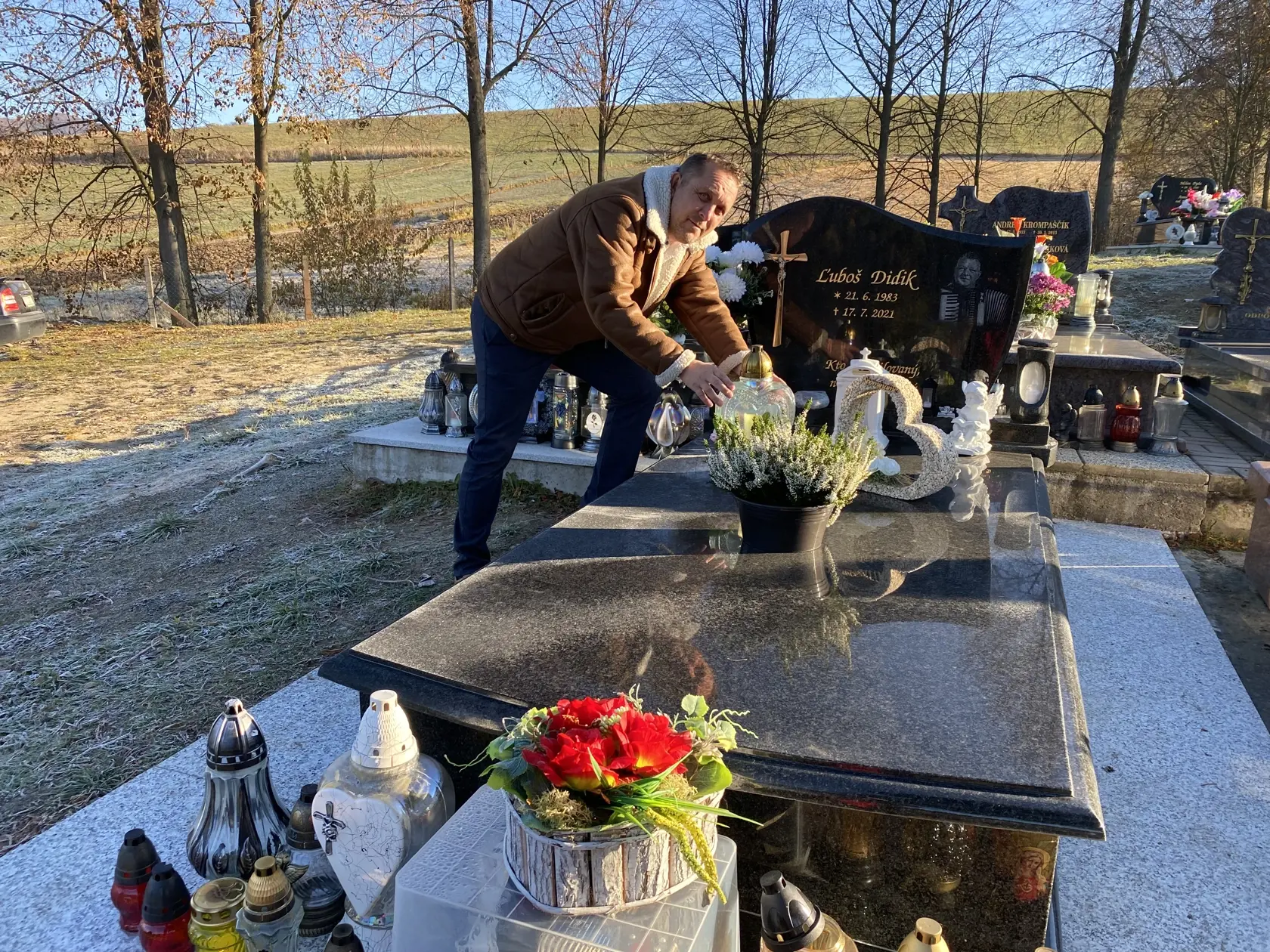 Brat zosnulého hudobníka Michal Didik prezradil tajomstvo Ľuboša, o ktorom sa dozvedeli po jeho pohrebe: "Stále sme si ho doberali, aby sa už konečne oženil. Dozvedeli sme sa, že mal vážnu známosť. Svoju priateľku plánoval našej mamke aj celej rodine predstaviť. Žiaľ, už to nestihol."