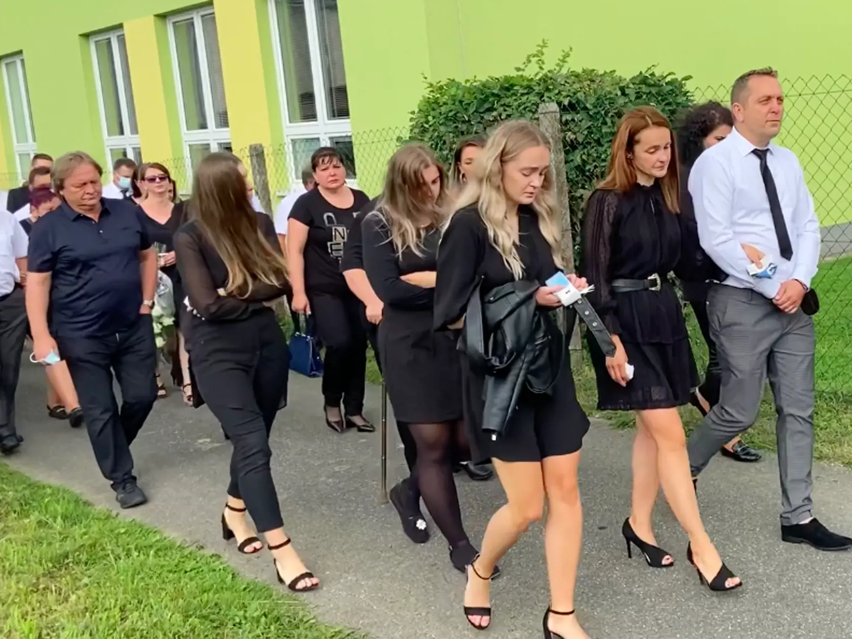 V smútočnom sprievode kráčal aj starosta obce Michal Didik s rodinou, ktorý je bratom nebohého Ľuboša.