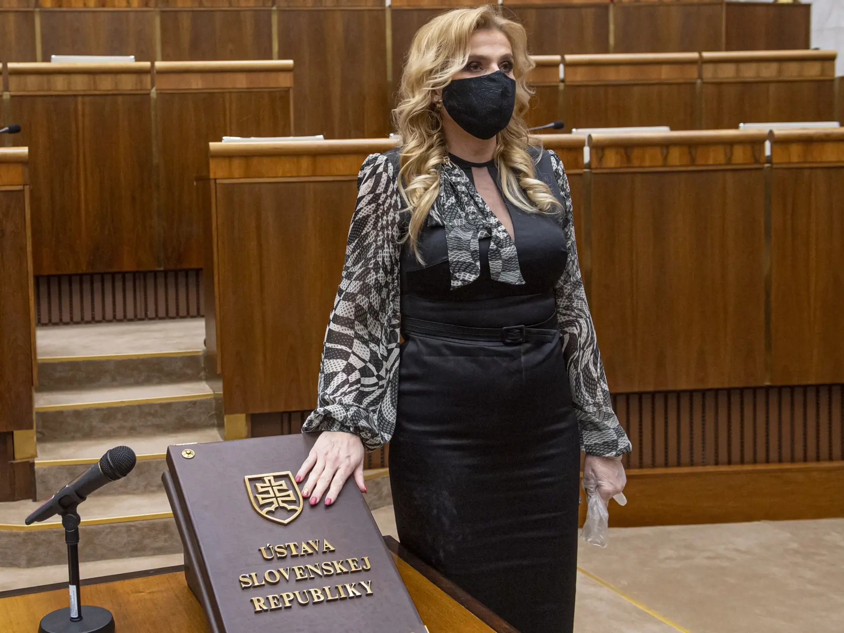 Na snímke Jana Vaľová (SMER-SD)