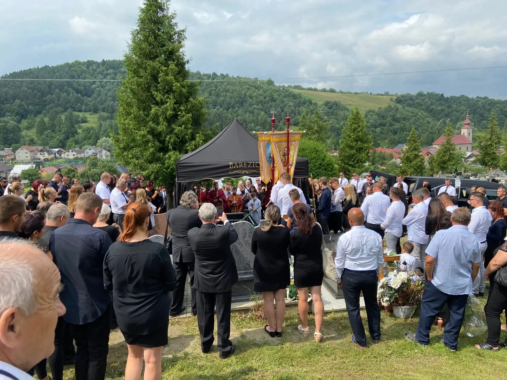 Miesto posledného odpočinku zosnulého Ľuboša Didika (†38) je na cintoríne nad obcou, ktorú miloval.