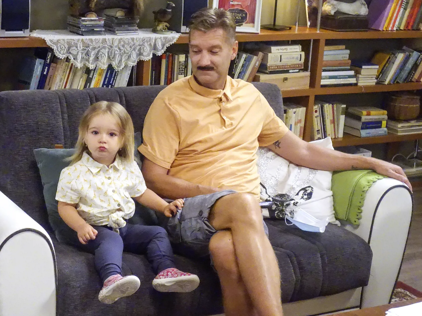 DRAŽDIAK SI OBĽÚBILA
Andy je spolumajiteľom aj tejto cukrárne. Pred ňou je umiestnená veľká
trampolína a jeho dcéra Adelka v nej pravidelne poskakuje.