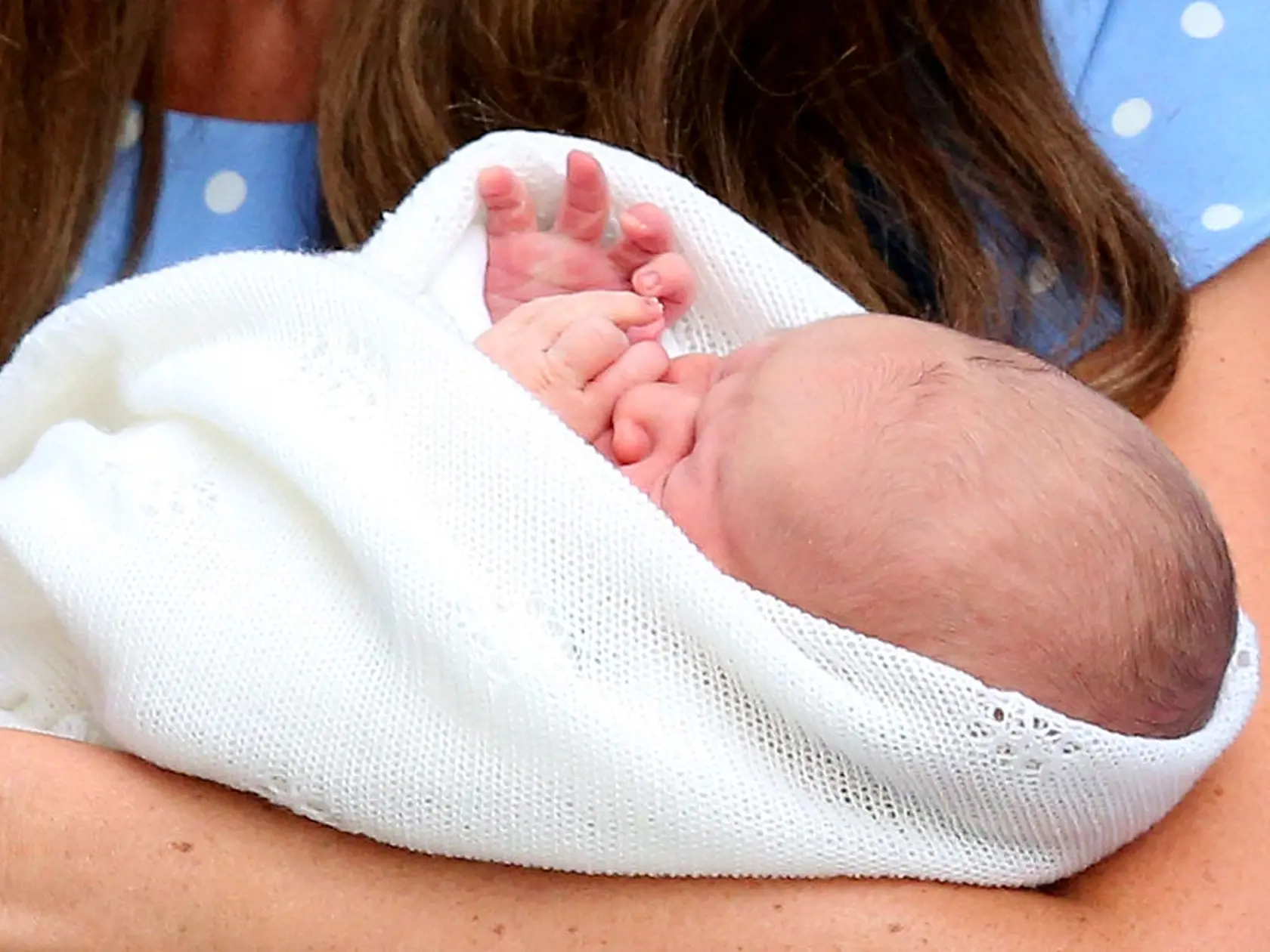 Kate a William s princom Georgeom v roku 2013.